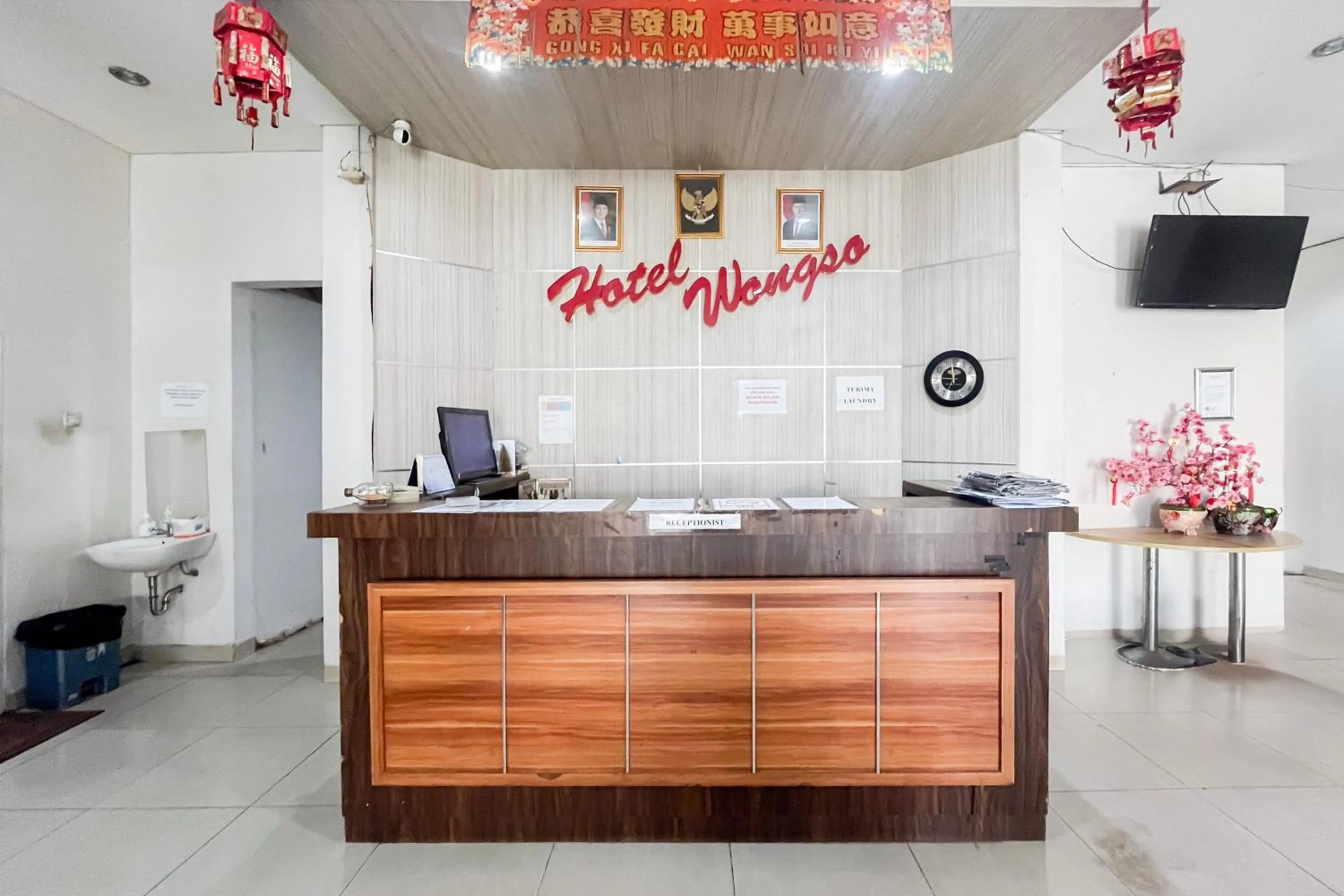 Lobby or reception in Urbanview Hotel Wongso Pangkal Pinang