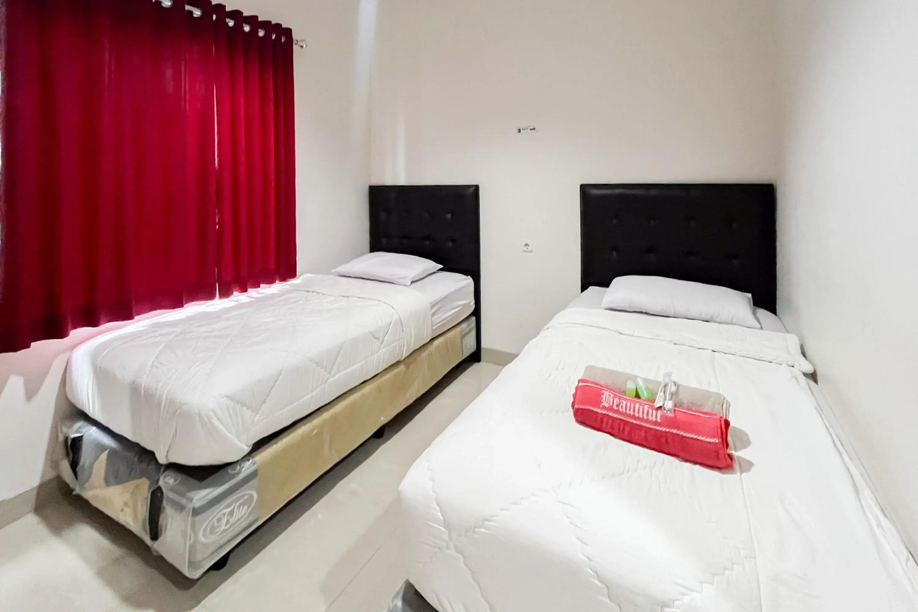 Standard Twin Room in Urbanview Hotel Wongso Pangkal Pinang Standard Twin Room in Urbanview Hotel Wongso Pangkal Pinang