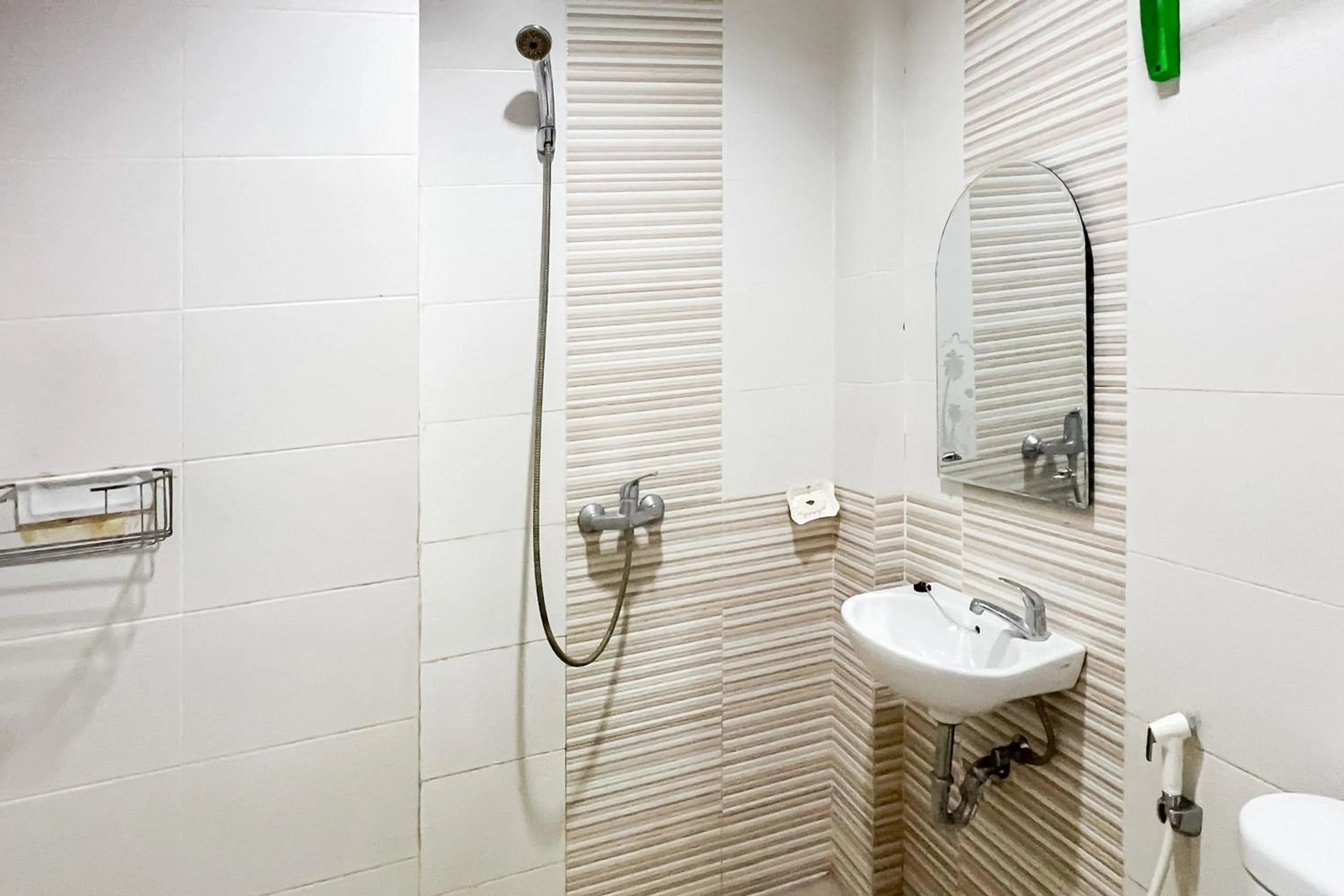 Bathroom in Urbanview Hotel Wongso Pangkal Pinang