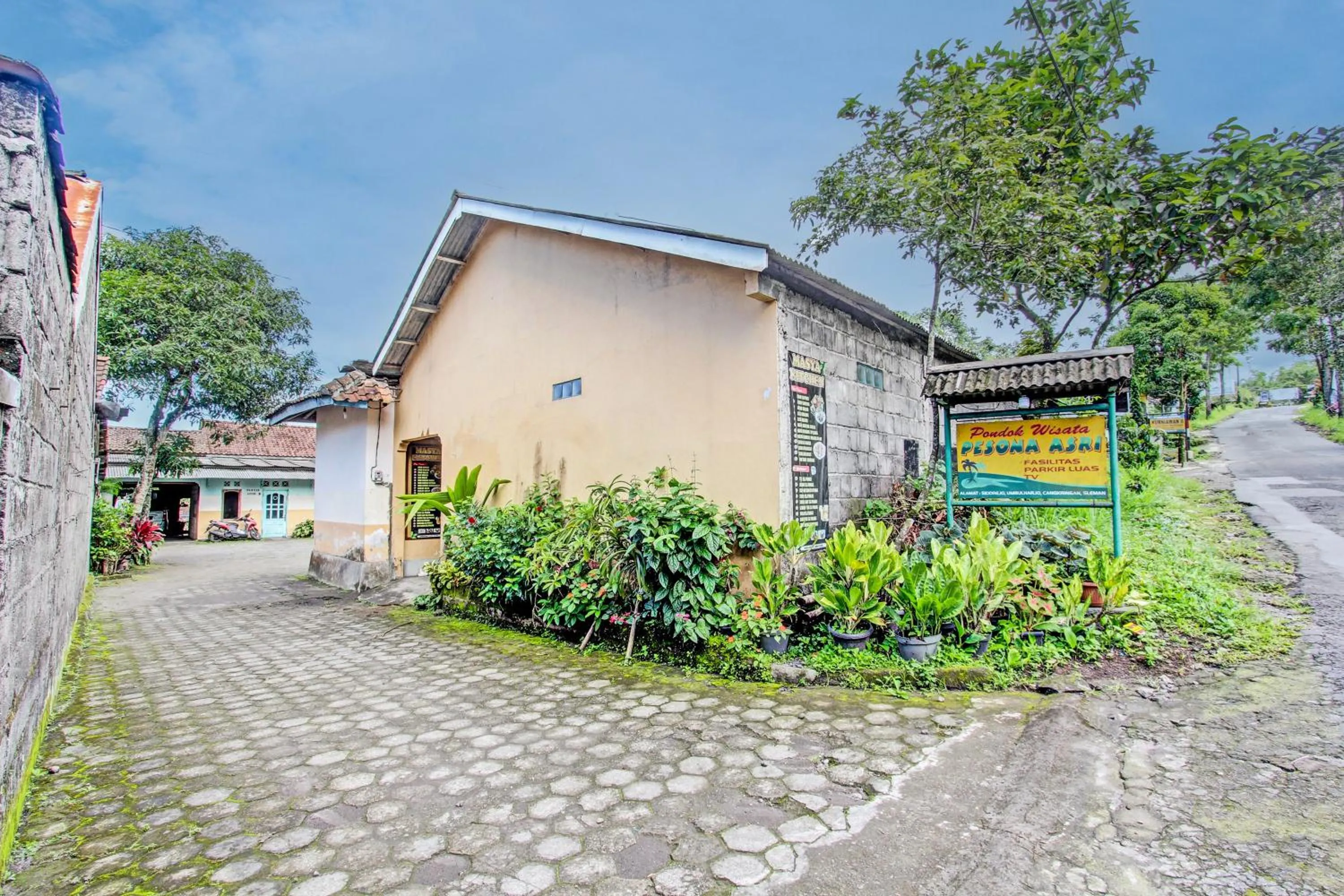 Facade/entrance in SPOT ON 93596 Pondok Wisata Pesona Asri