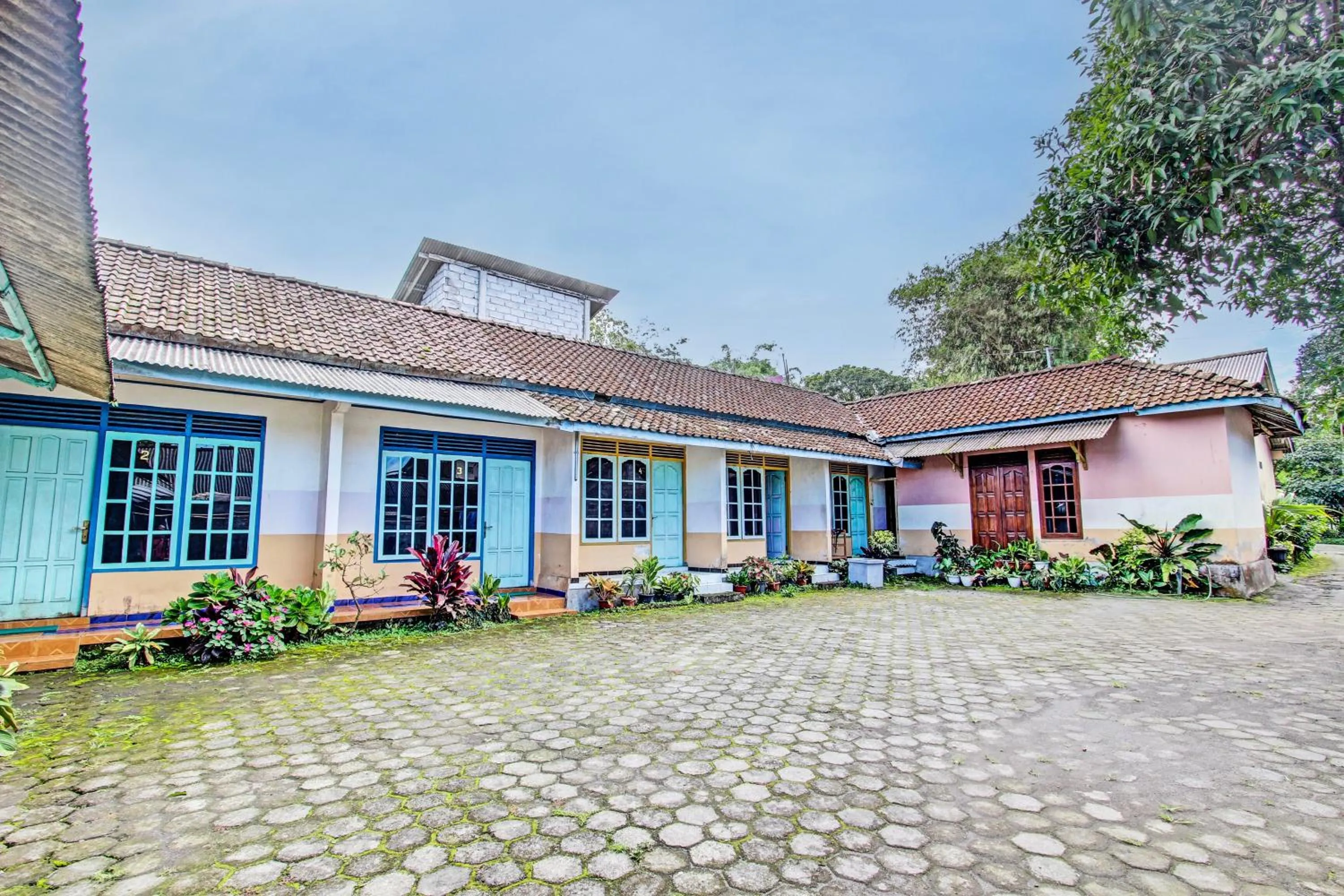 Facade/entrance in SPOT ON 93596 Pondok Wisata Pesona Asri