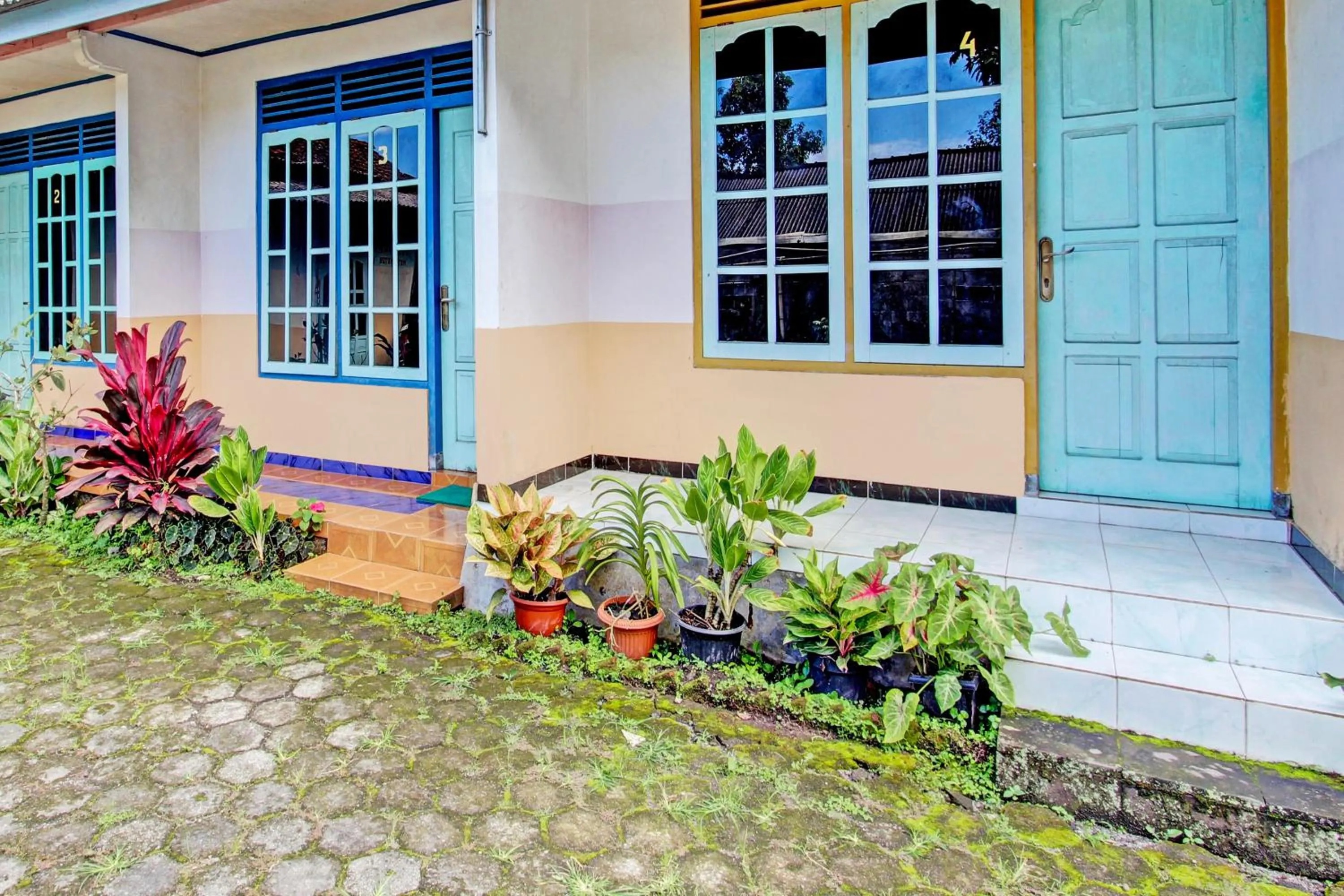 Lobby or reception in SPOT ON 93596 Pondok Wisata Pesona Asri