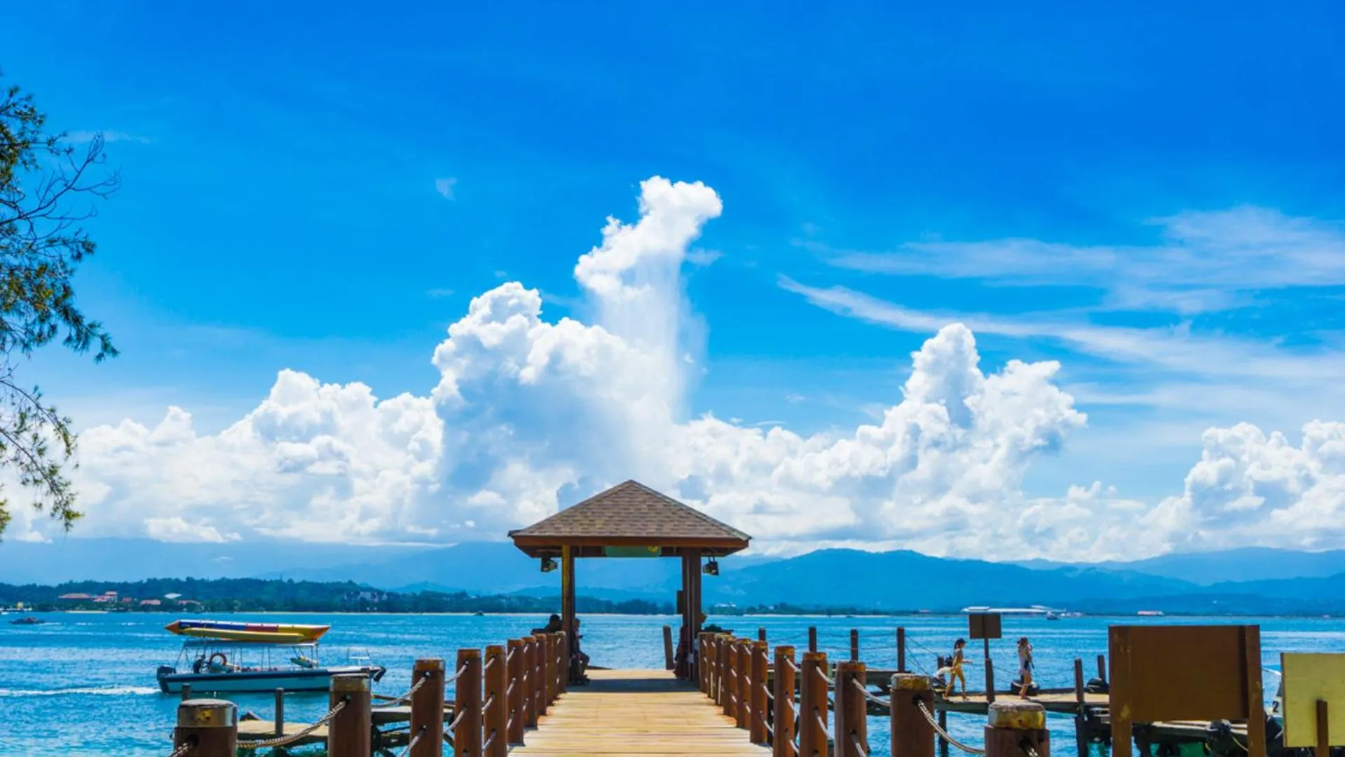Natural landscape in Mamutik Island Lodge