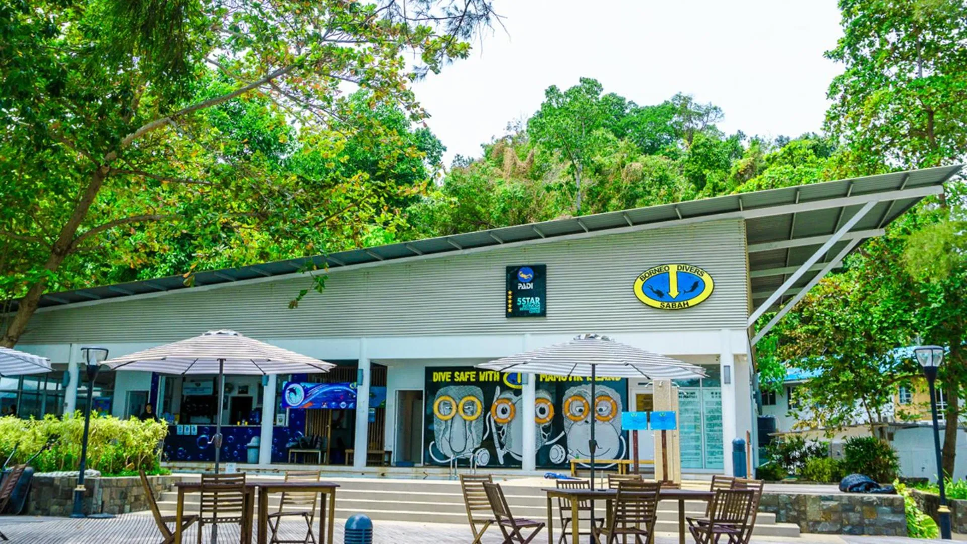 Property building in Mamutik Island Lodge