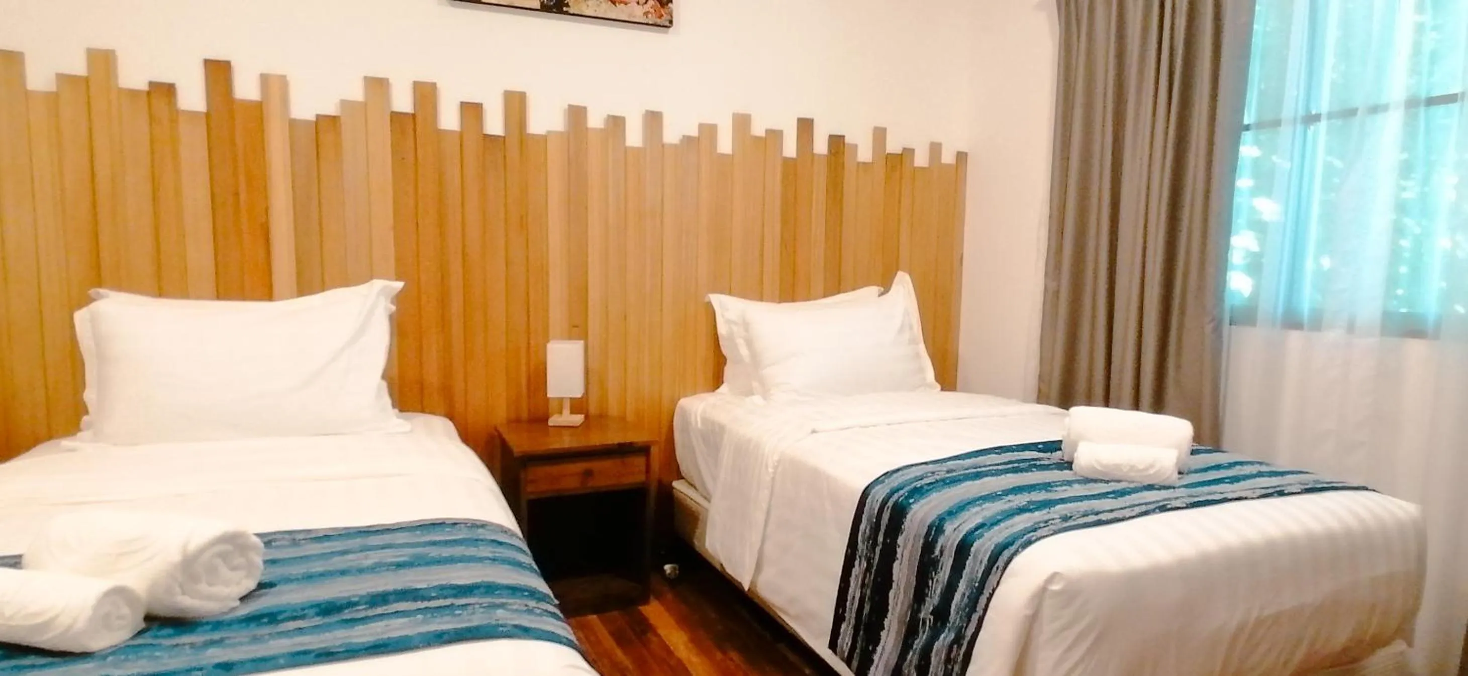 Bed in Mamutik Island Lodge