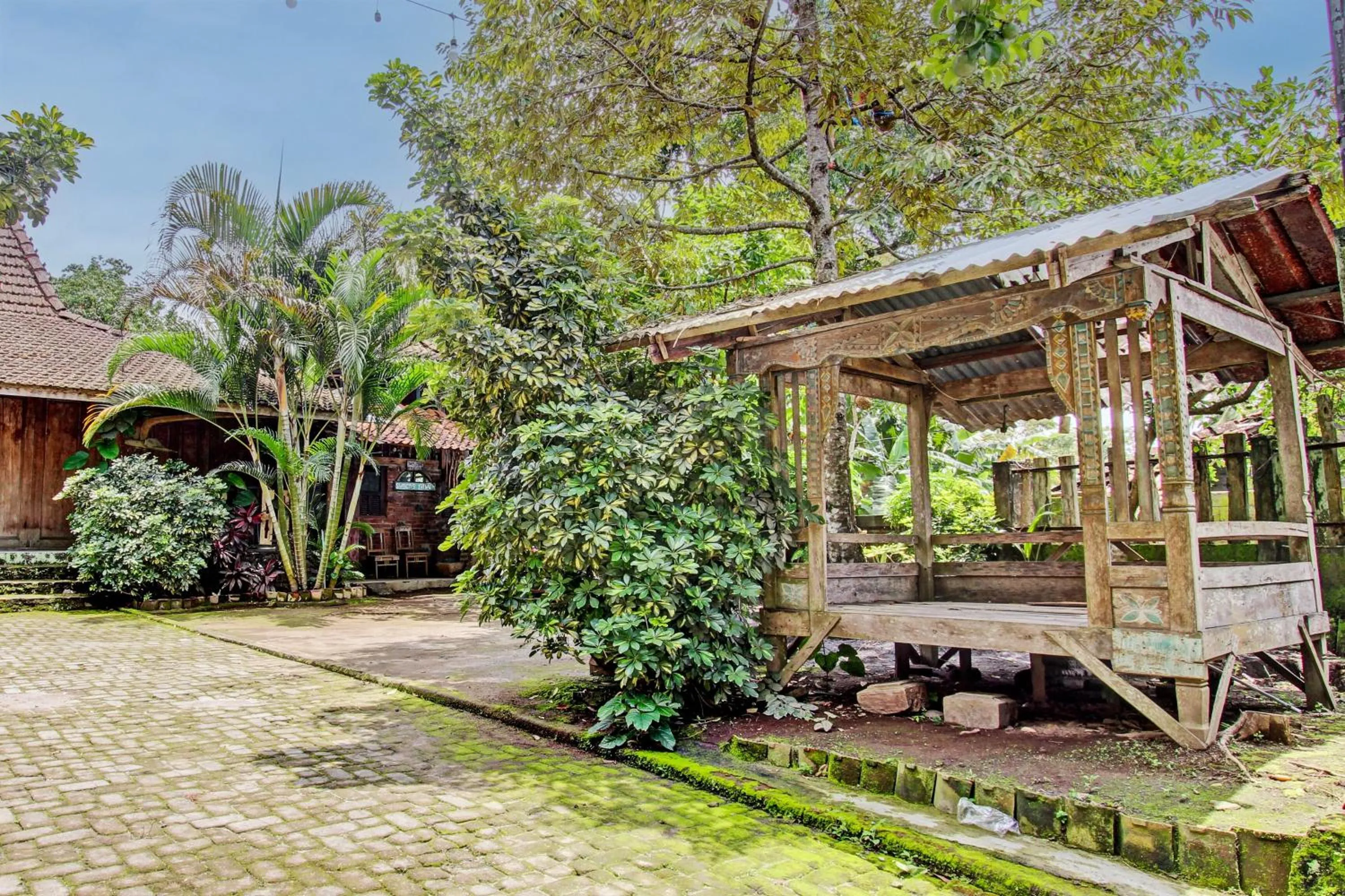 Lobby or reception in Hotel O Omah Baturan Syariah
