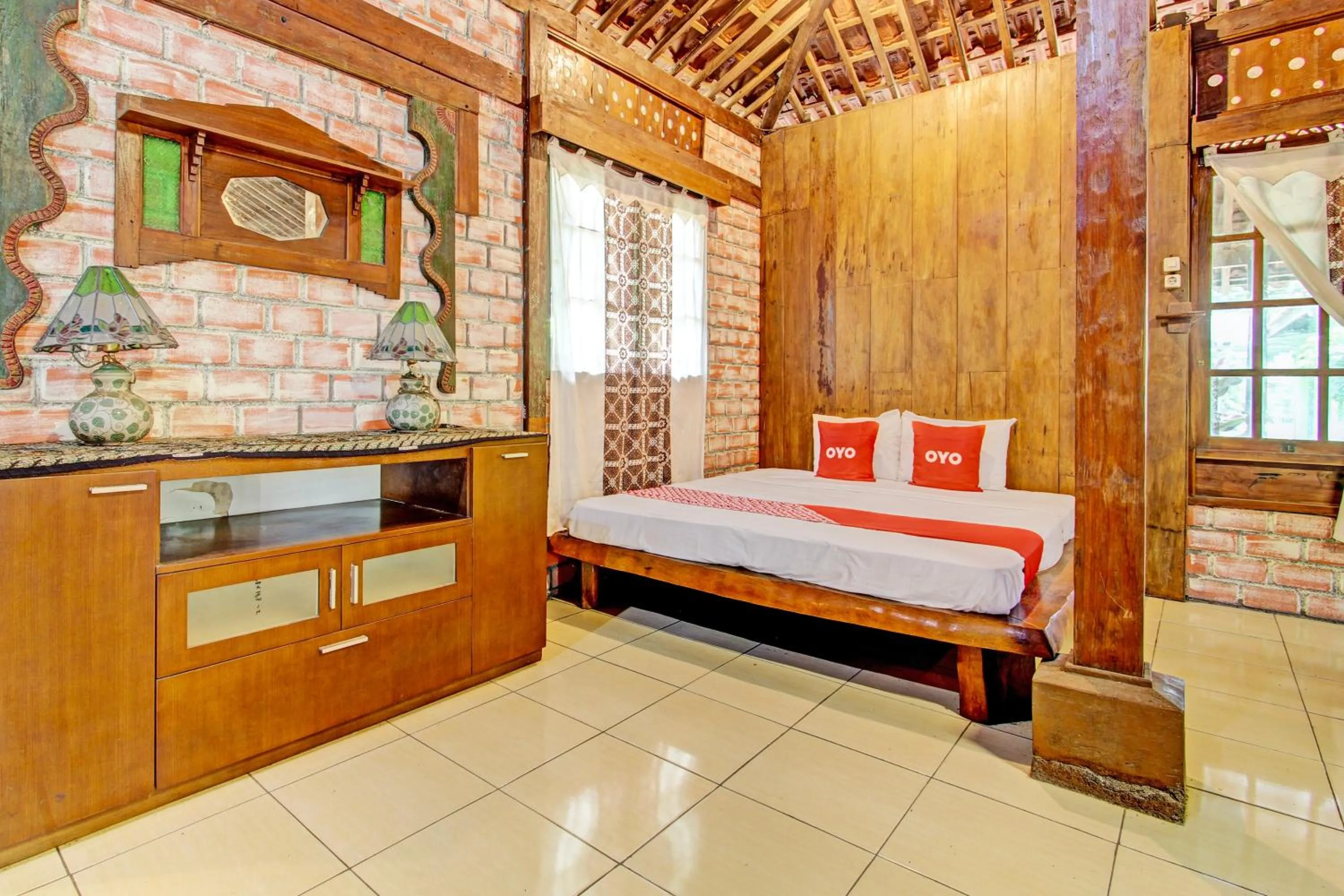 Bedroom in Hotel O Omah Baturan Syariah