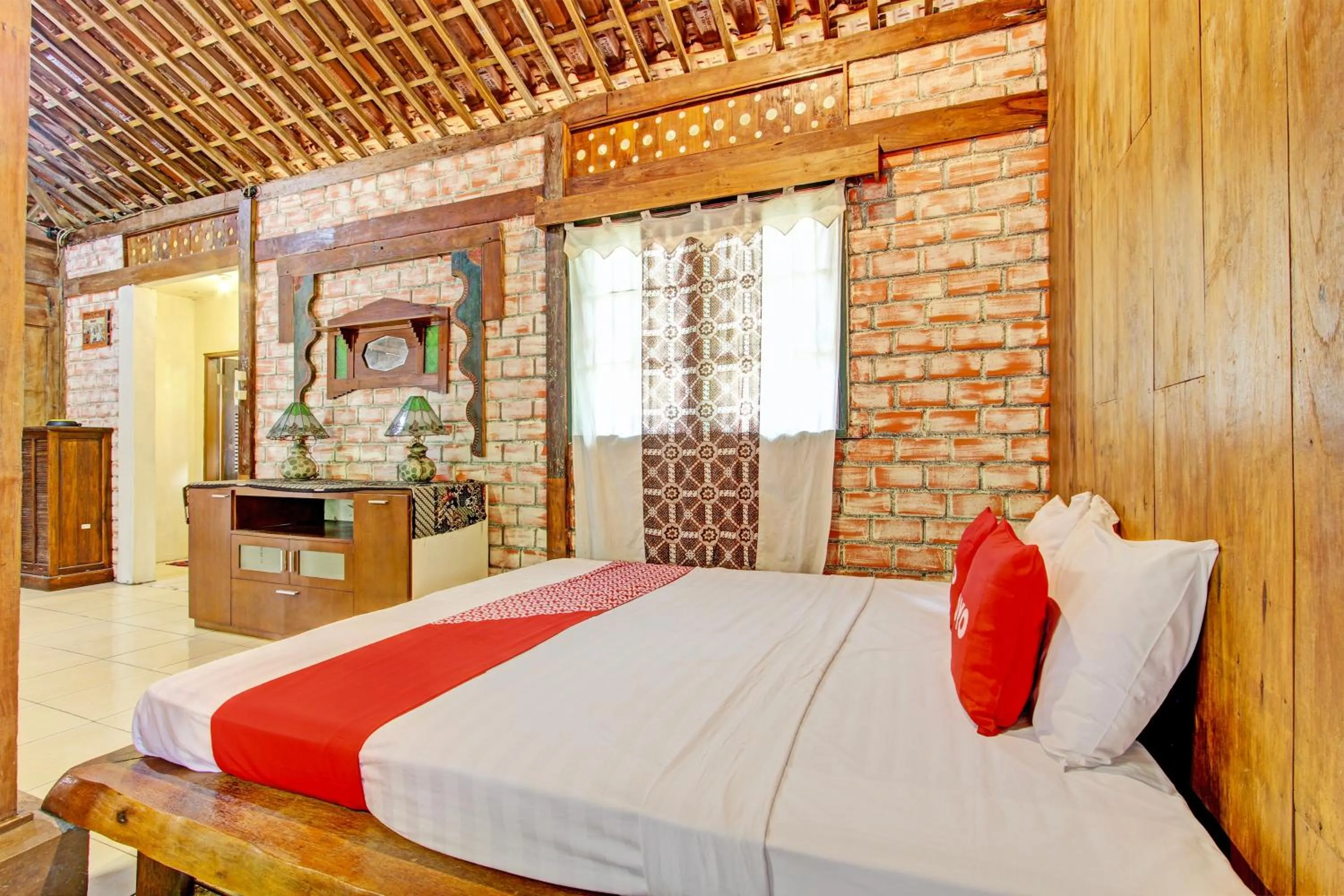 Bedroom in Hotel O Omah Baturan Syariah