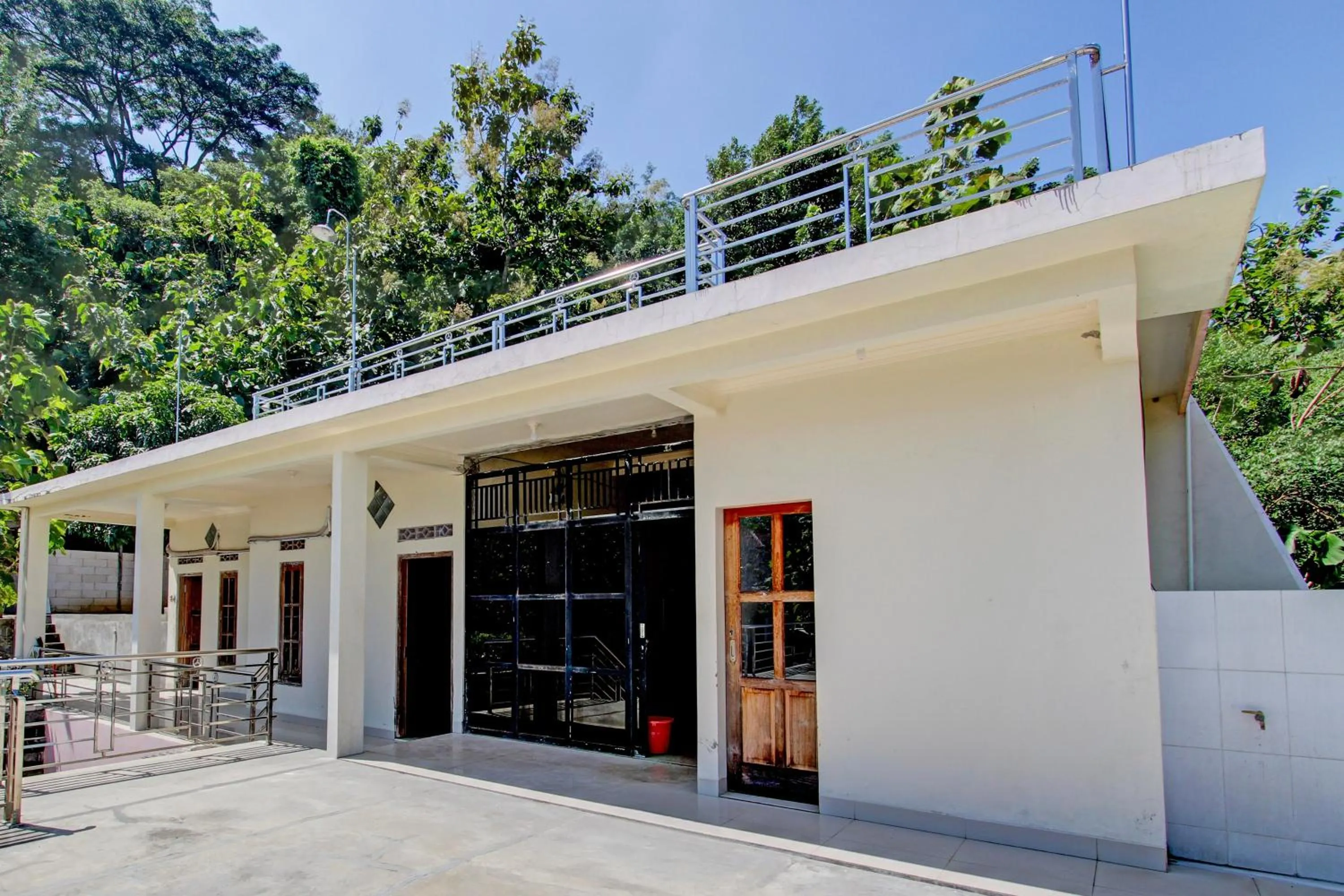 Facade/entrance in OYO 93600 Barong Ijo Homestay Syariah