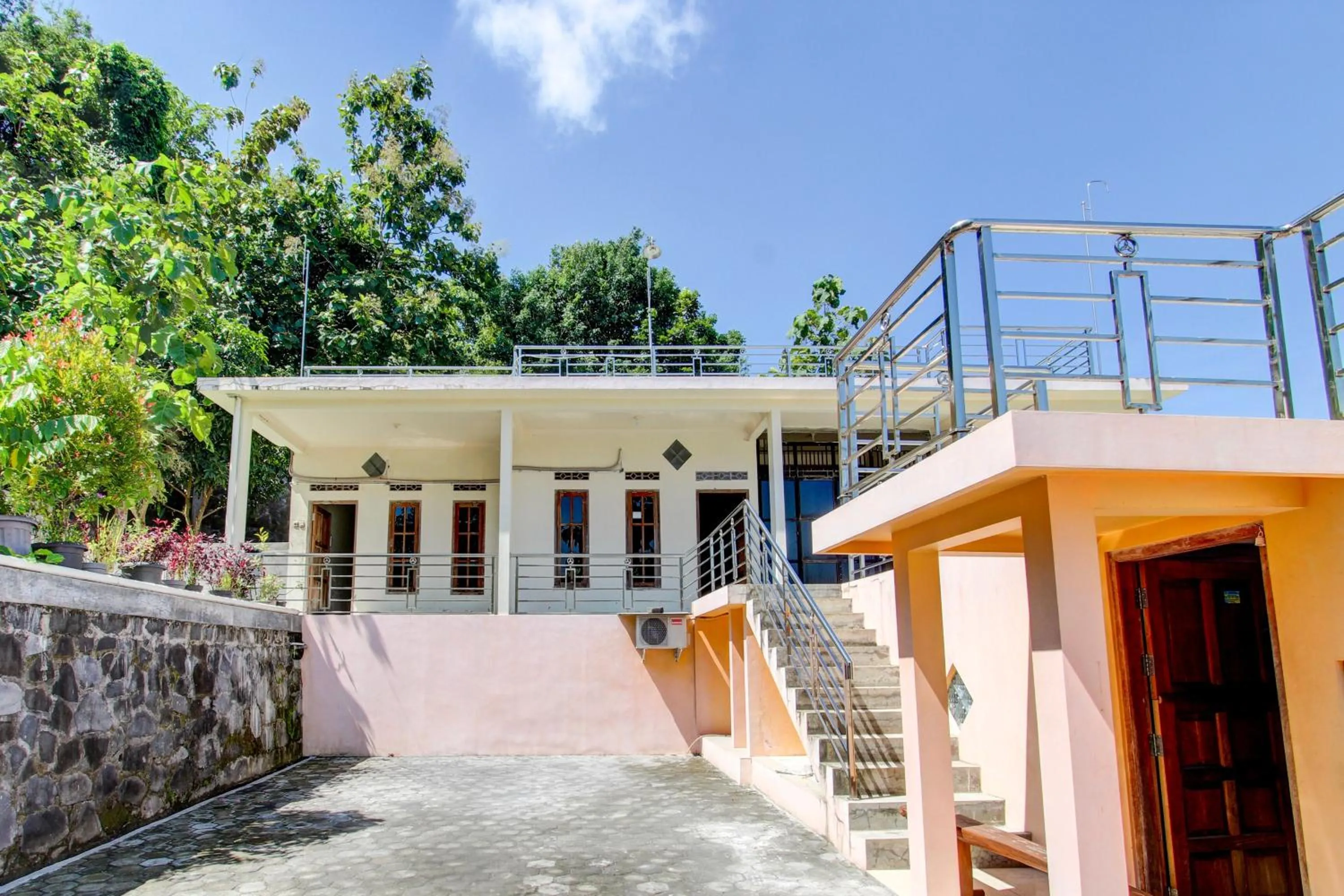 Facade/entrance in OYO 93600 Barong Ijo Homestay Syariah