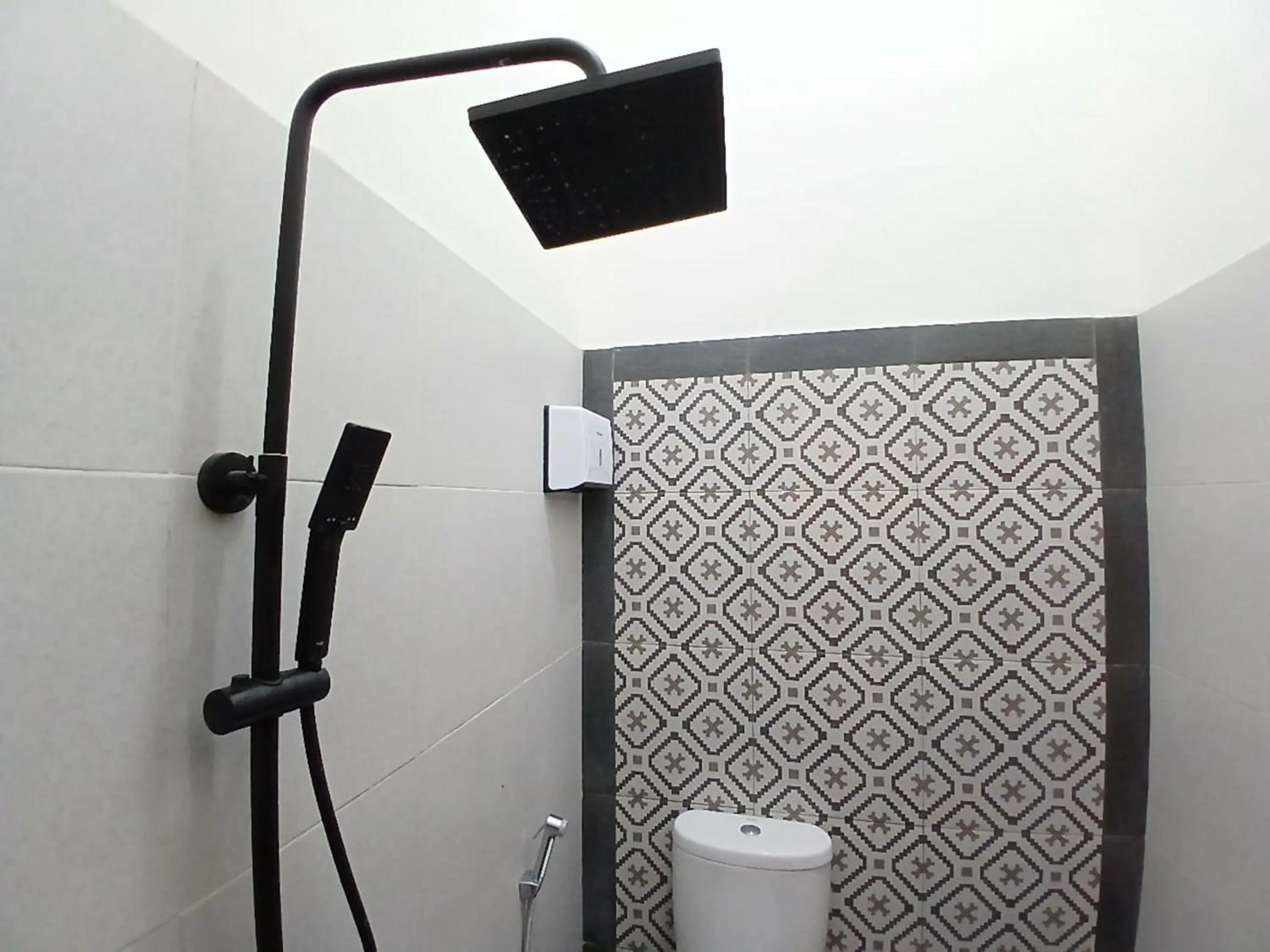 Bathroom in RedDoorz at Ndalem Eyyang Syariah Stasiun Klaten