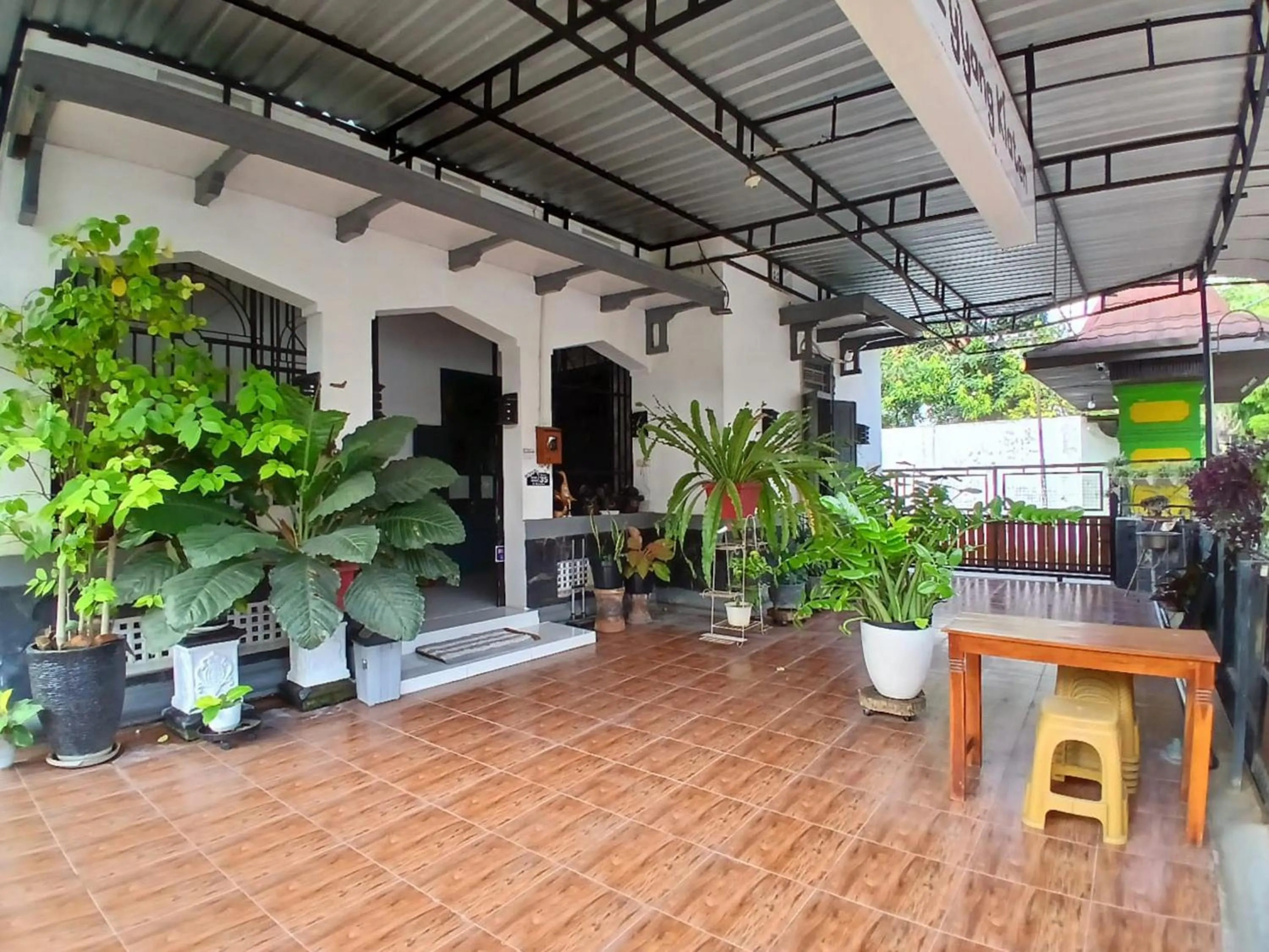 Property building in RedDoorz at Ndalem Eyyang Syariah Stasiun Klaten