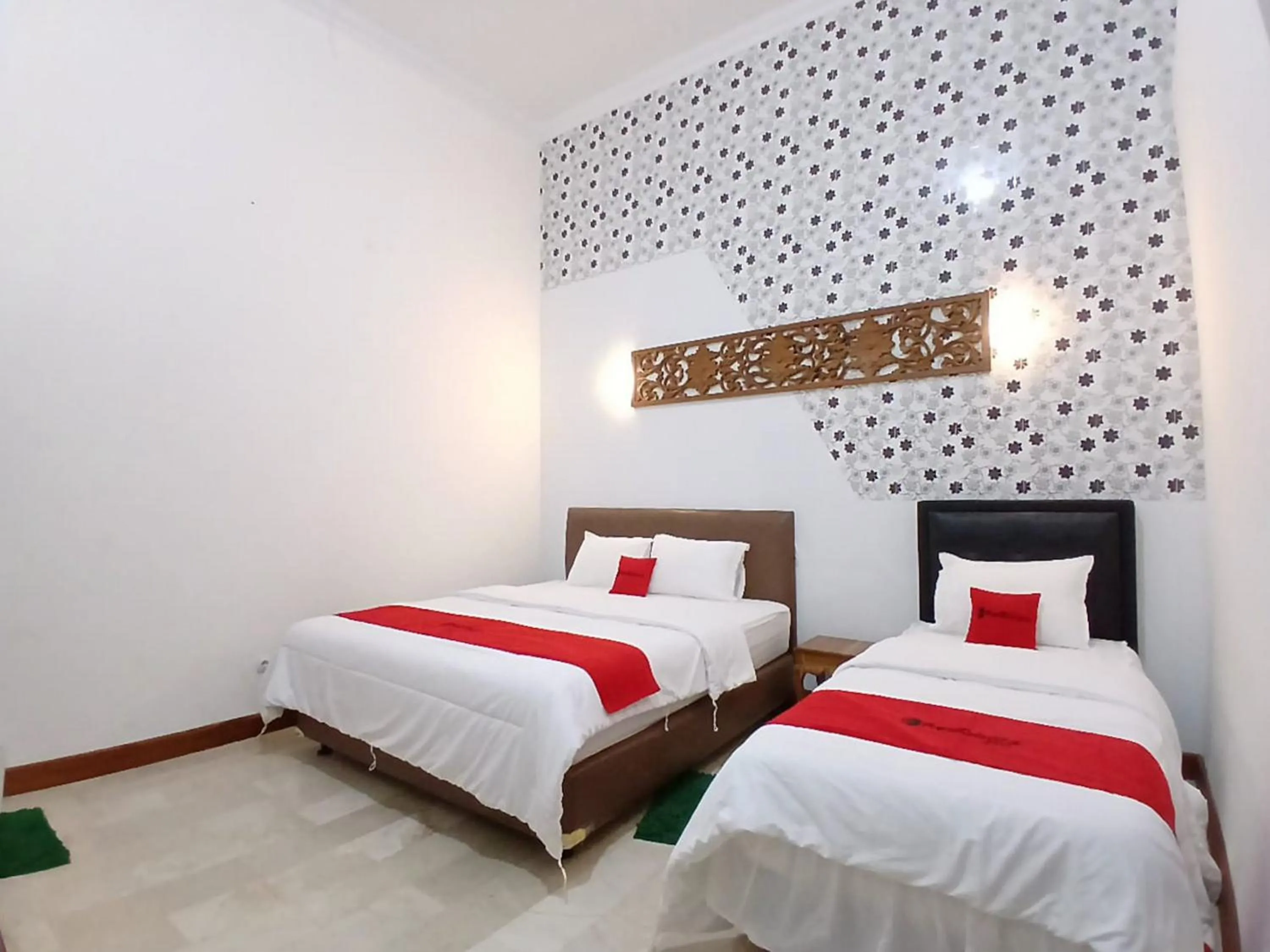 Bedroom, Bed in RedDoorz at Ndalem Eyyang Syariah Stasiun Klaten