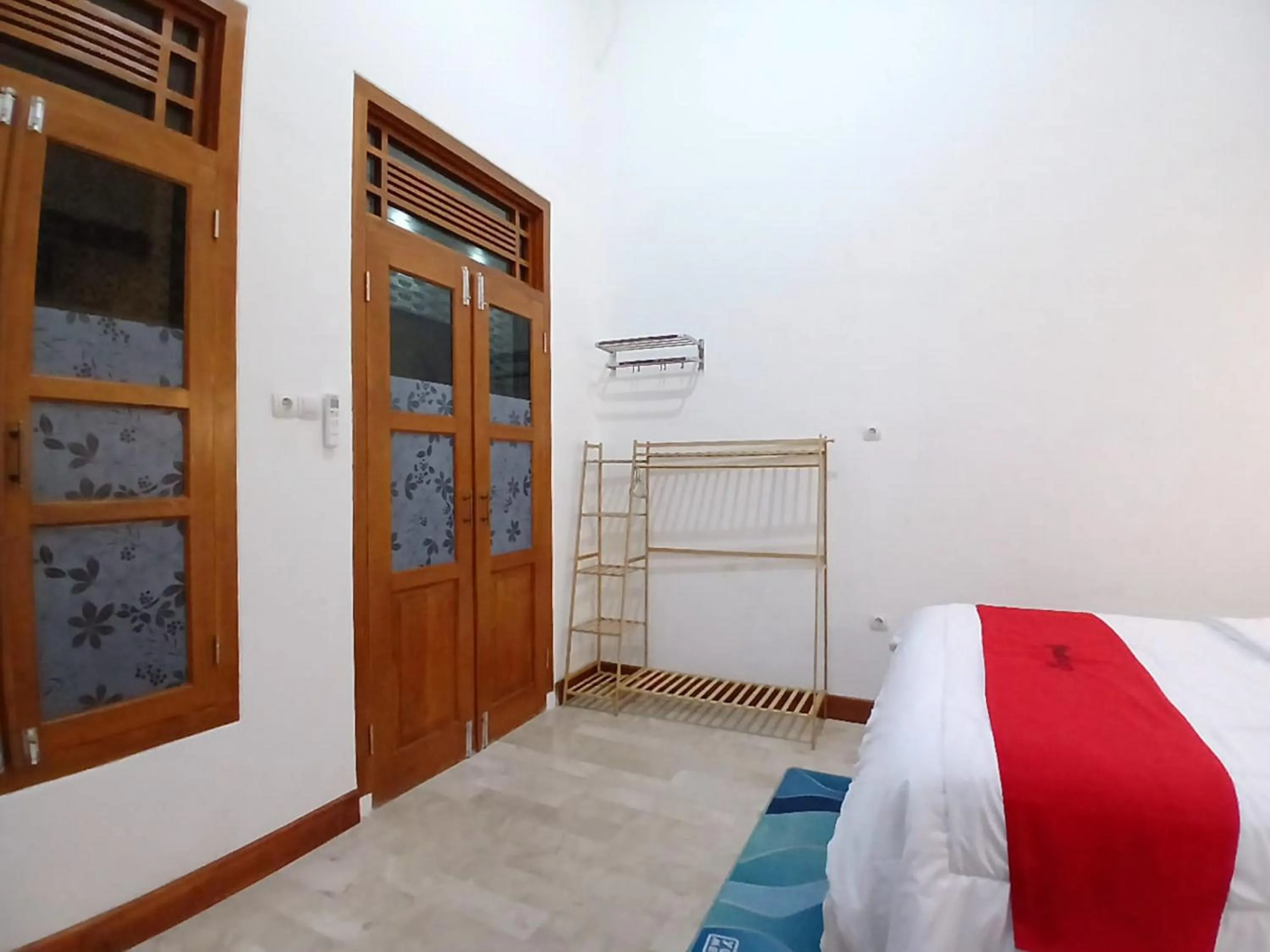Bedroom, Bed in RedDoorz at Ndalem Eyyang Syariah Stasiun Klaten