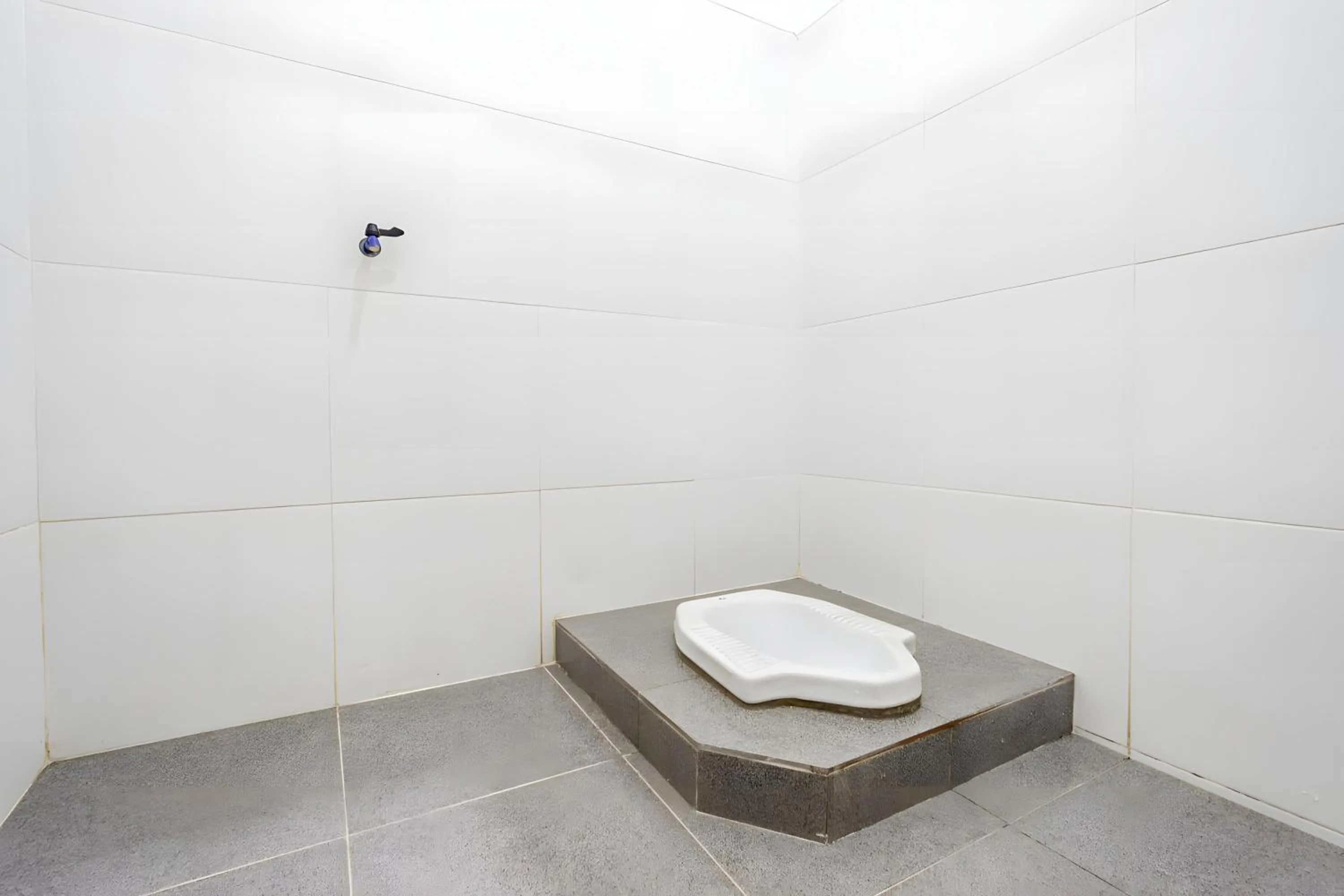 Bathroom in Hotel O Kencana Homestay Syariah Near Masjid AL-BAROKAH Kanyuran