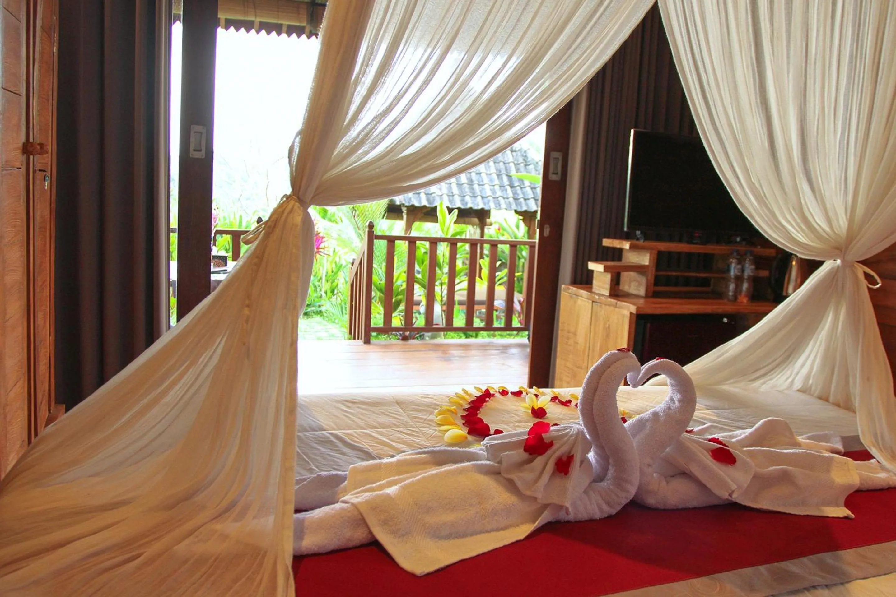 Bedroom, Bed in Belvilla Moksha Ceking Rice TerraceNearUbud Jungle Swing