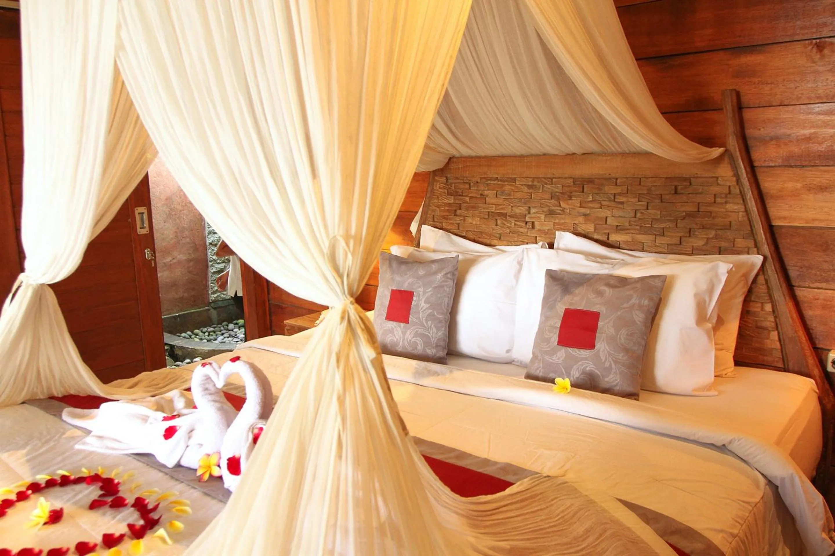 Bedroom, Bed in Belvilla Moksha Ceking Rice TerraceNearUbud Jungle Swing