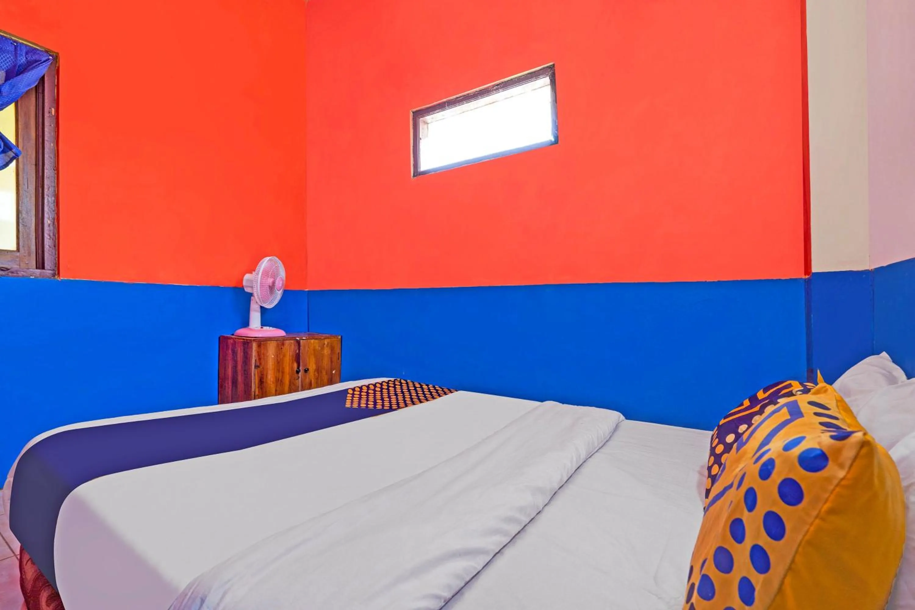 Bedroom, Bed in Hotel O Wisma Dua Putra Syariah