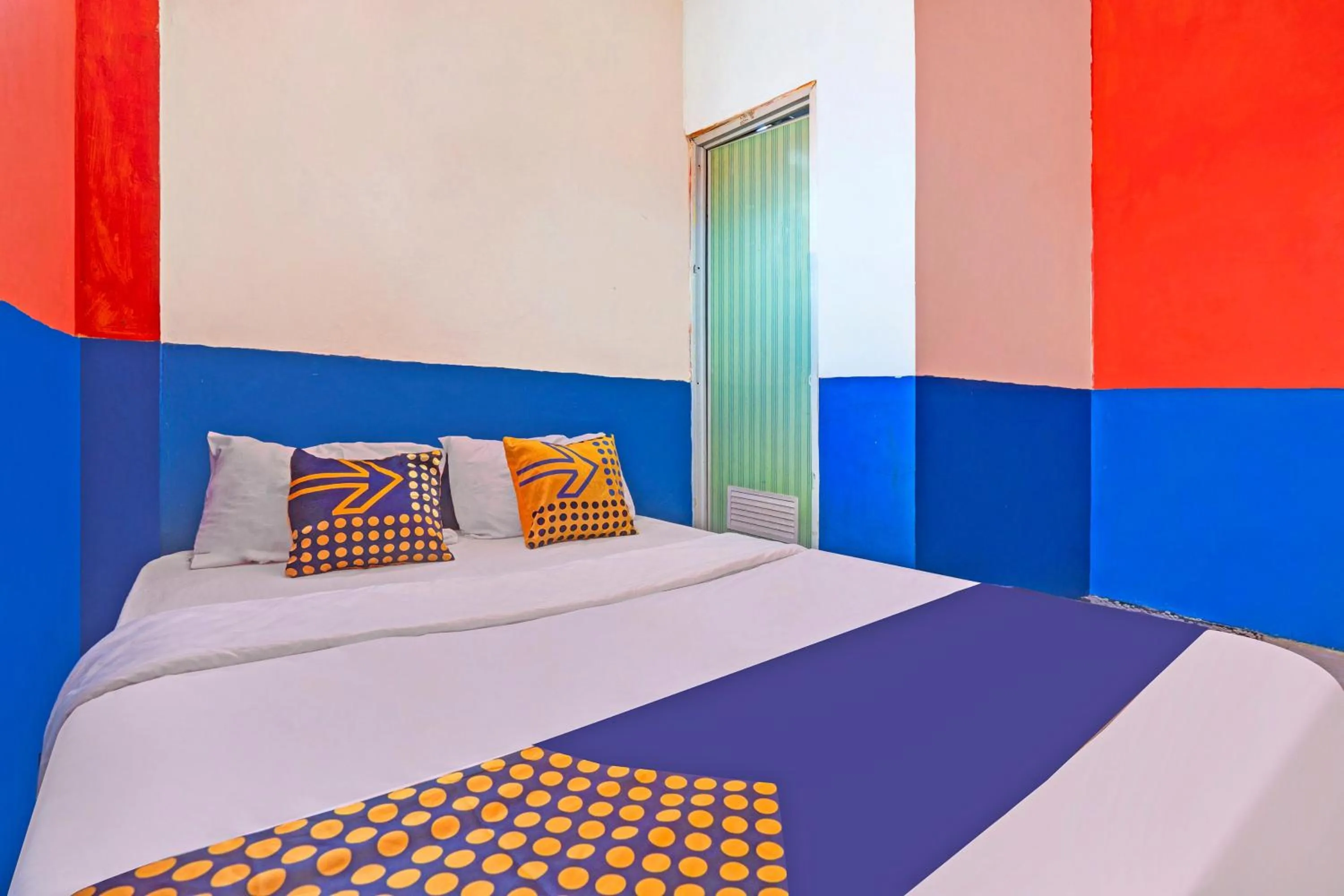 Bedroom, Bed in Hotel O Wisma Dua Putra Syariah