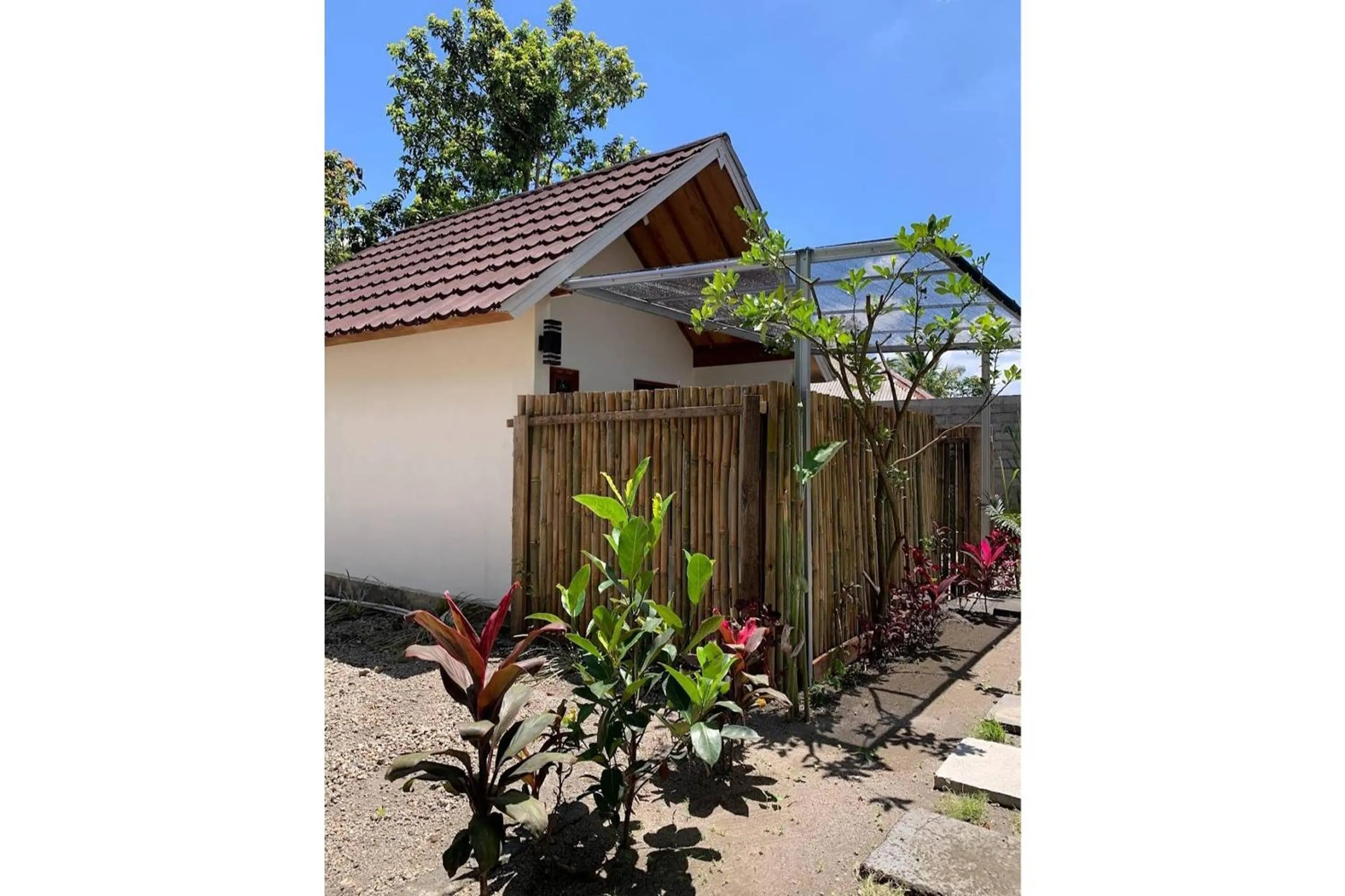Facade/entrance in Hotel O Avocado Homestay