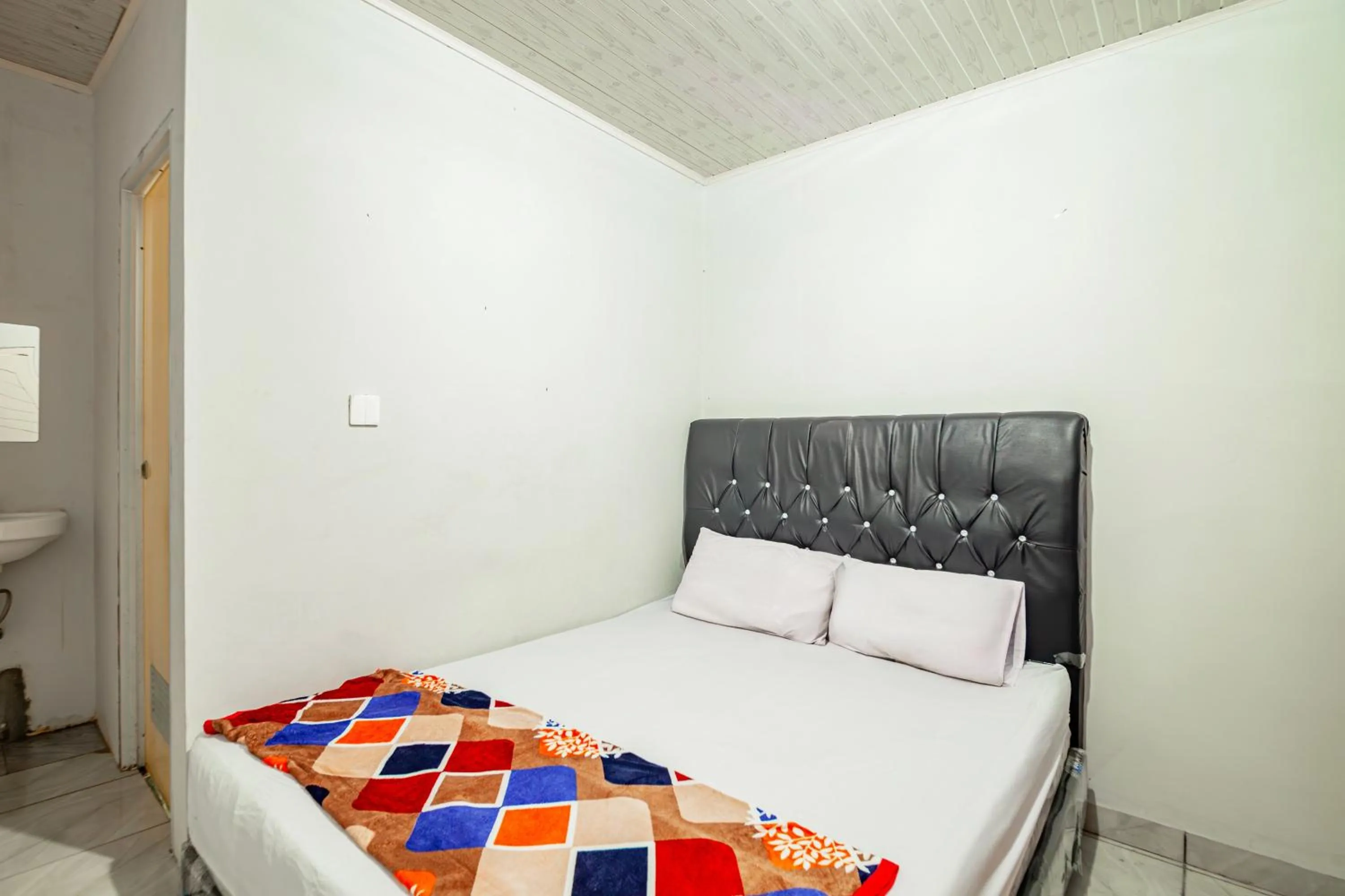 Bedroom in Hotel O Wongso Residence Syariah