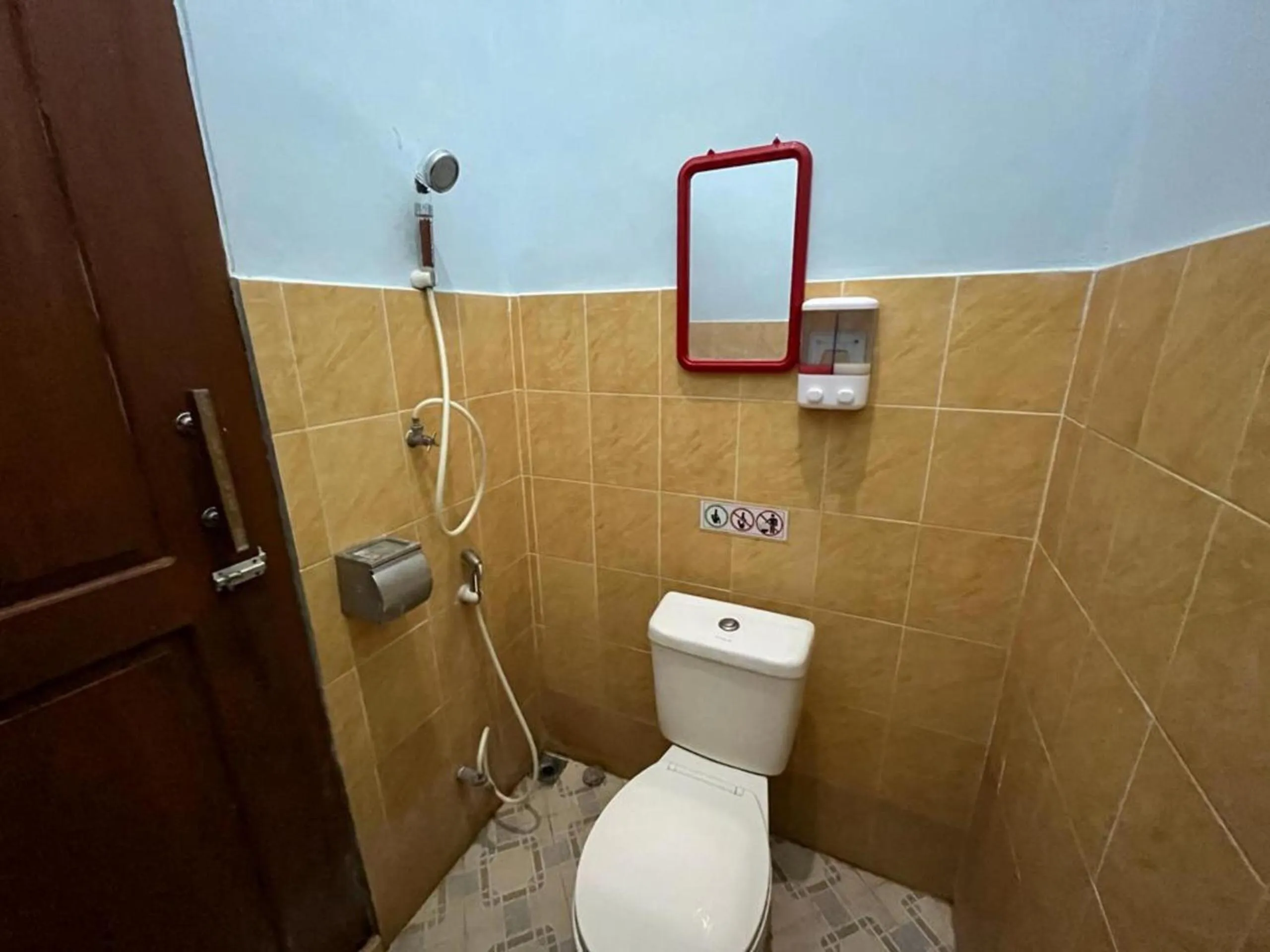 Bathroom in Hotel O Villa Cemara Syariah