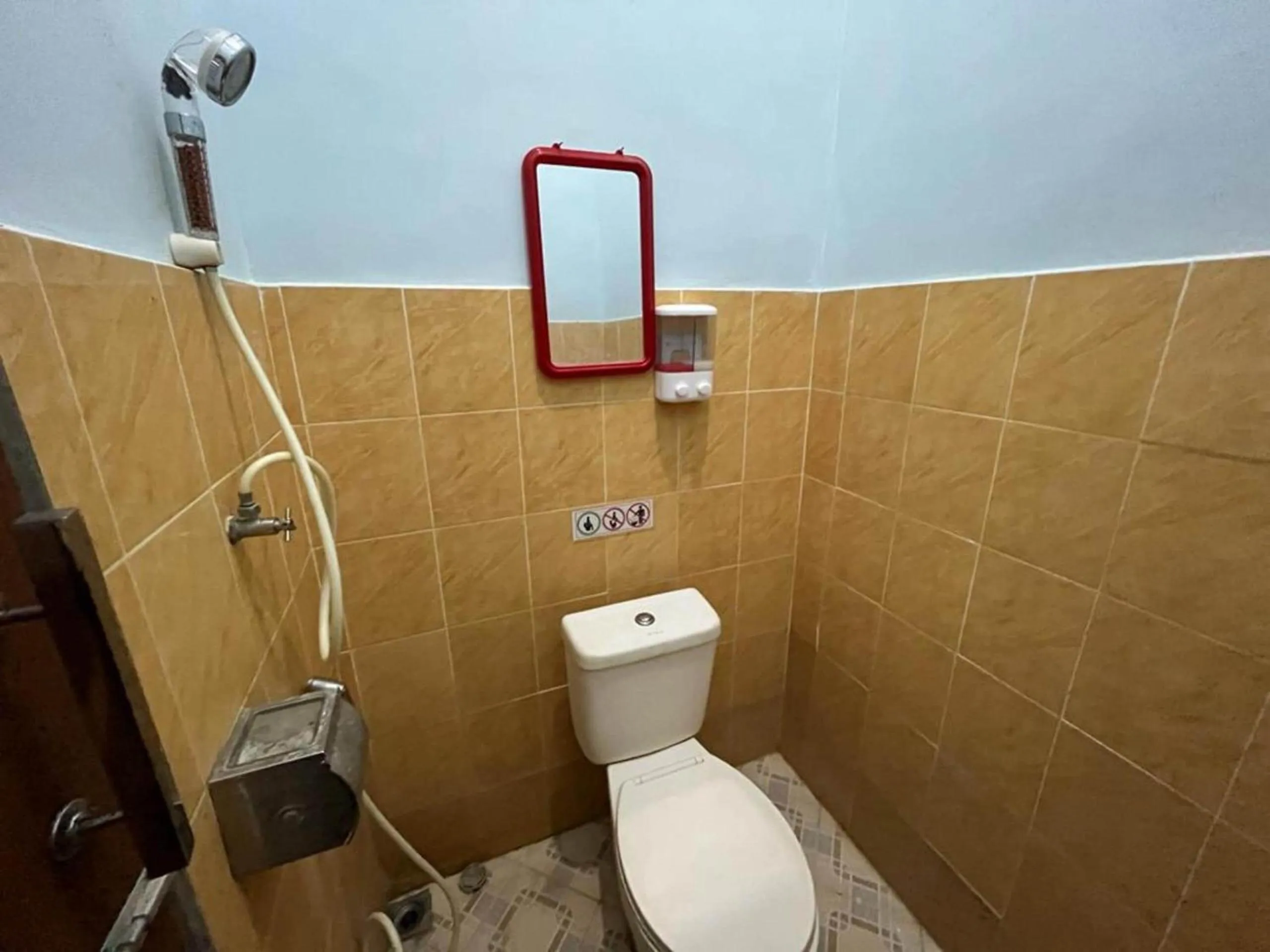 Bathroom in Hotel O Villa Cemara Syariah