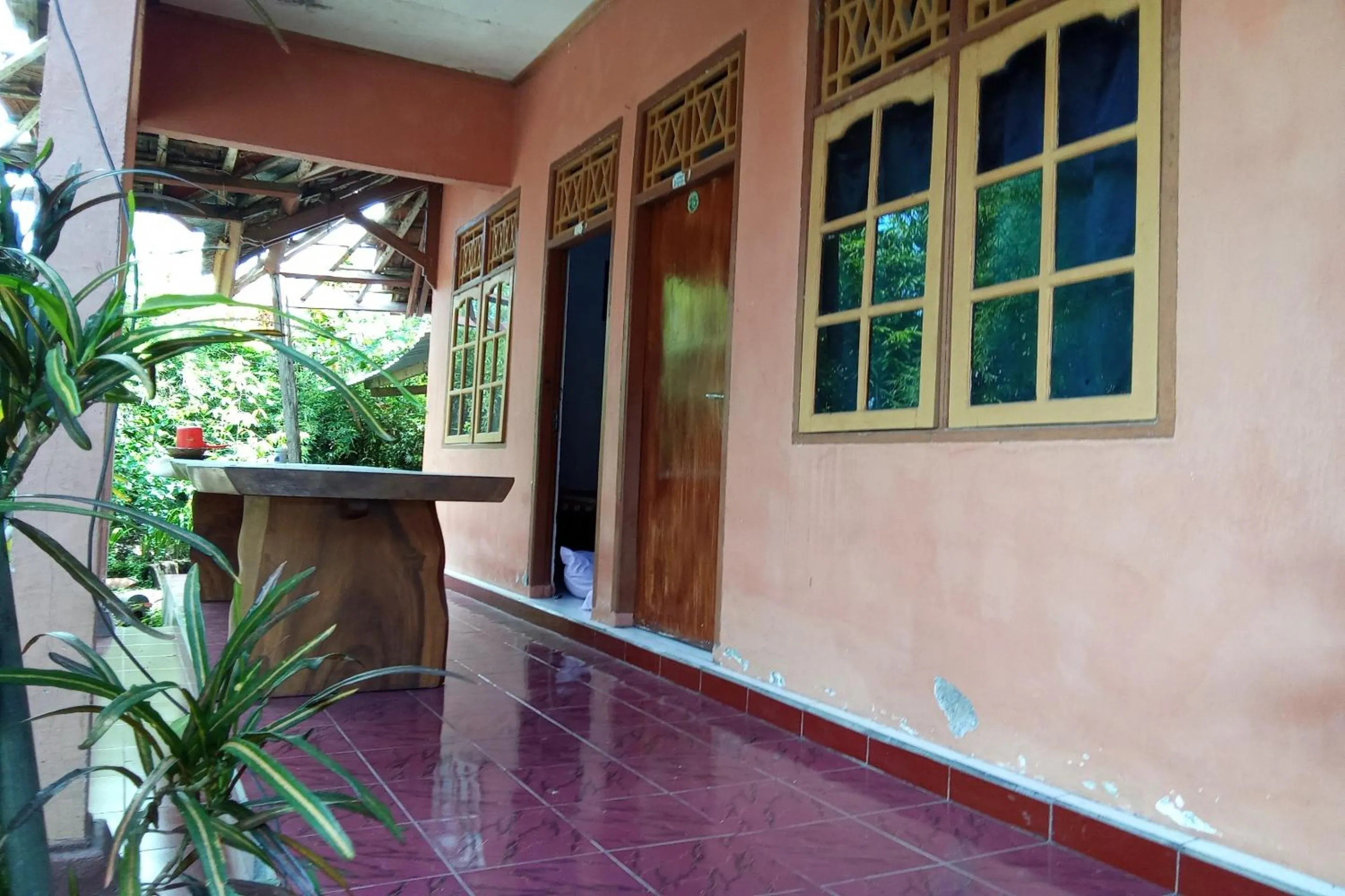 Lobby or reception in Hotel O Dannis Homestay Near Musholla Al Istiqomah Terawangan