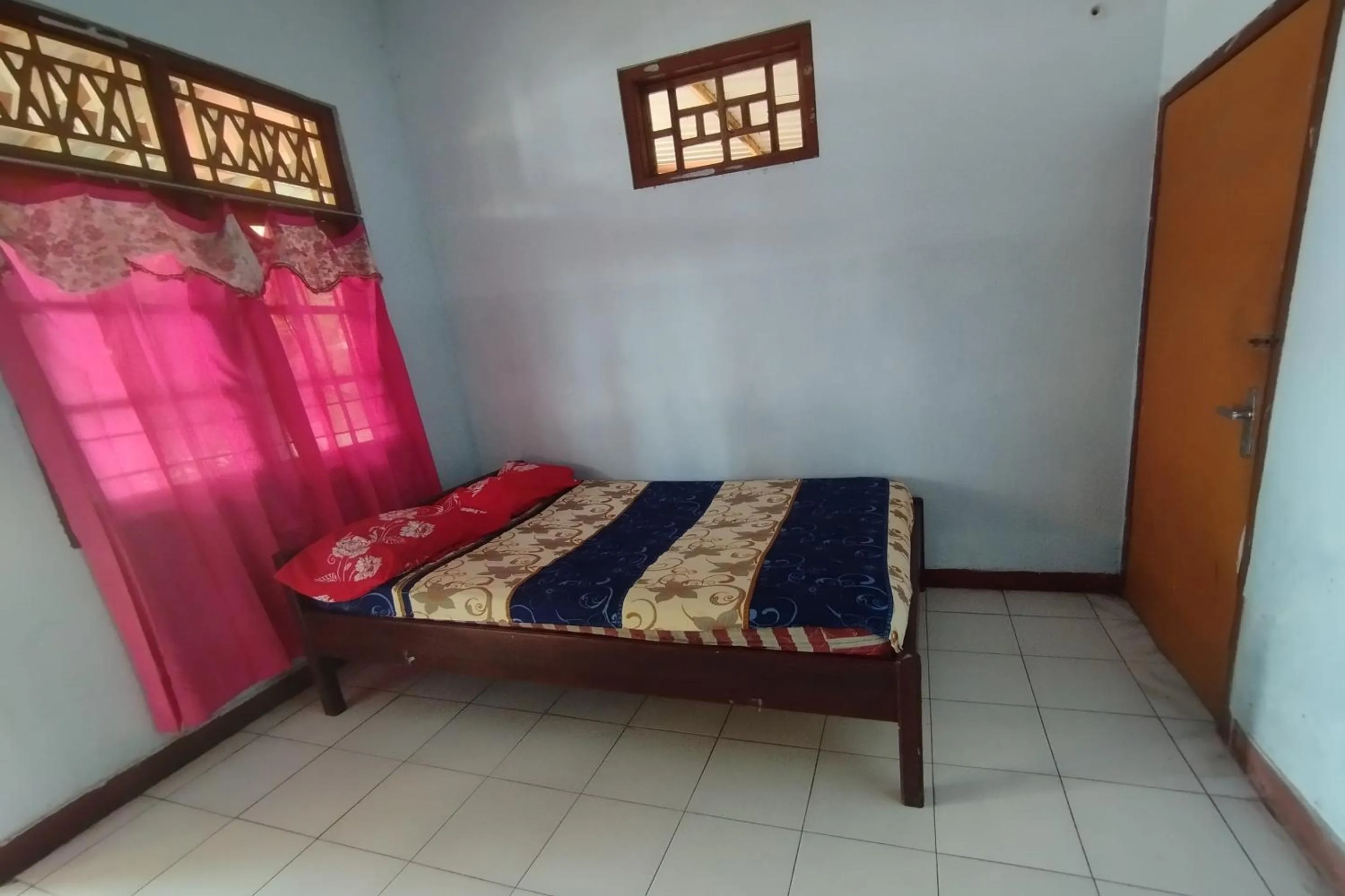 Bedroom, Bed in Hotel O Dannis Homestay Near Musholla Al Istiqomah Terawangan