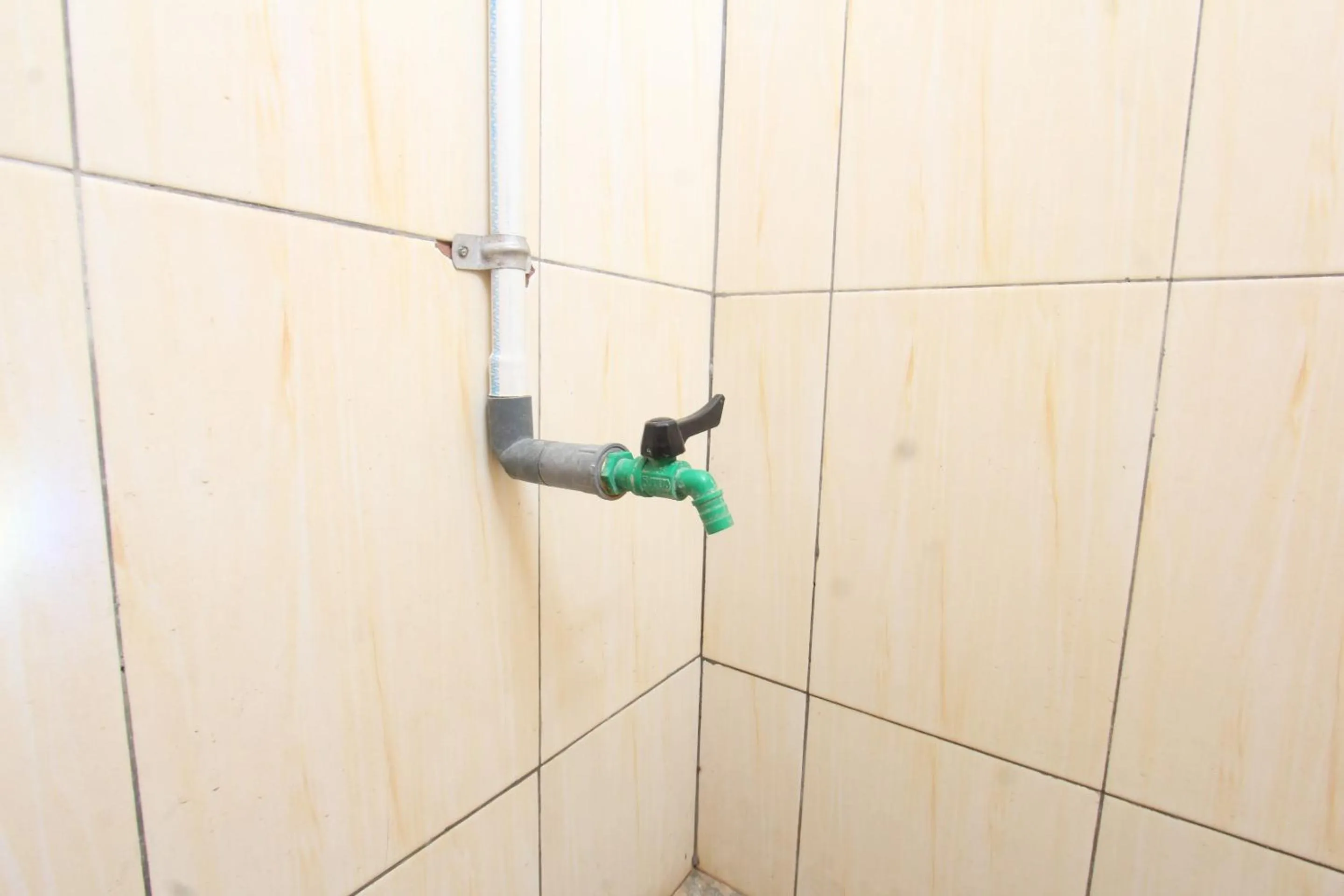 Bathroom in Hotel O Dannis Homestay Near Musholla Al Istiqomah Terawangan