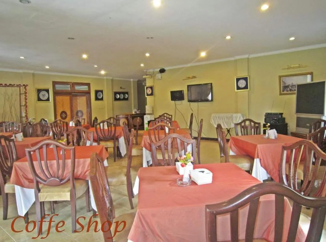 Restaurant/places to eat in Resort Prima Cisarua