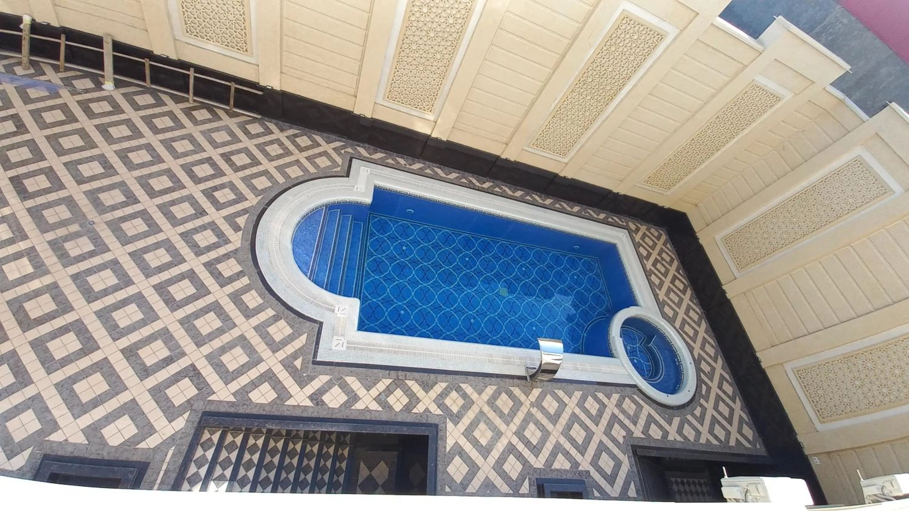 Hot Tub in The Afrosiyob Ok