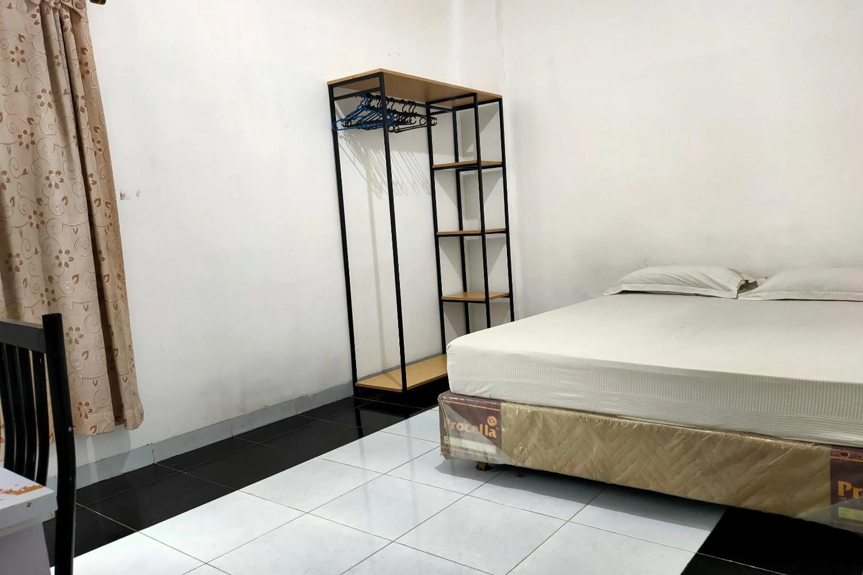 Bedroom in Hotel O Pondok Baruga 777 Near Sarewo Musik Studio Kendari