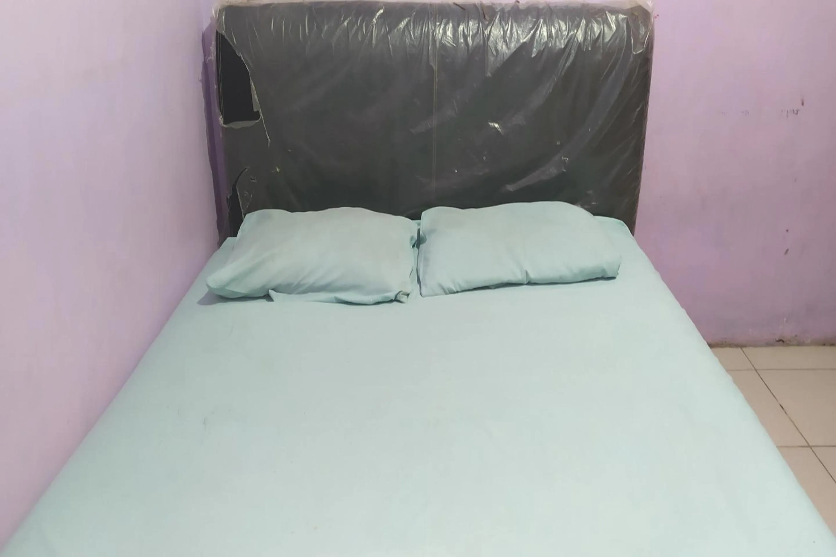 Bedroom, Bed in Hotel O Karunia Kost & PenginapanNearSiring Marabahan (Ulek Barito)