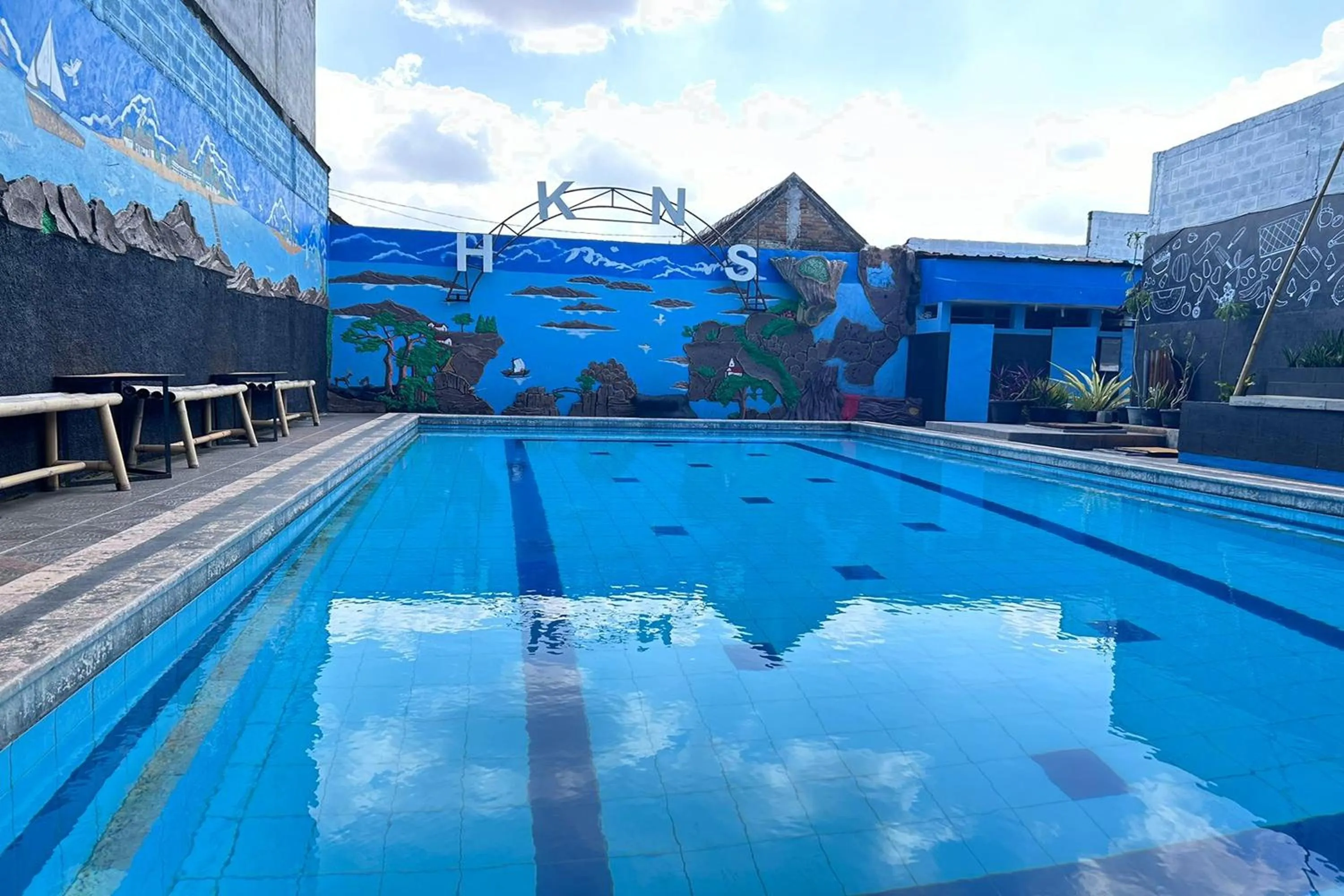 Swimming pool in Hotel Kinasih Yogyakarta