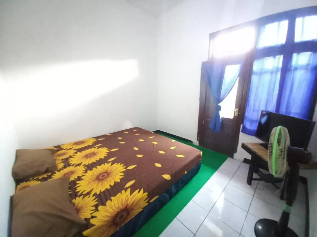 Bedroom, Bed in Hotel O Home Stay Syariah Habibie