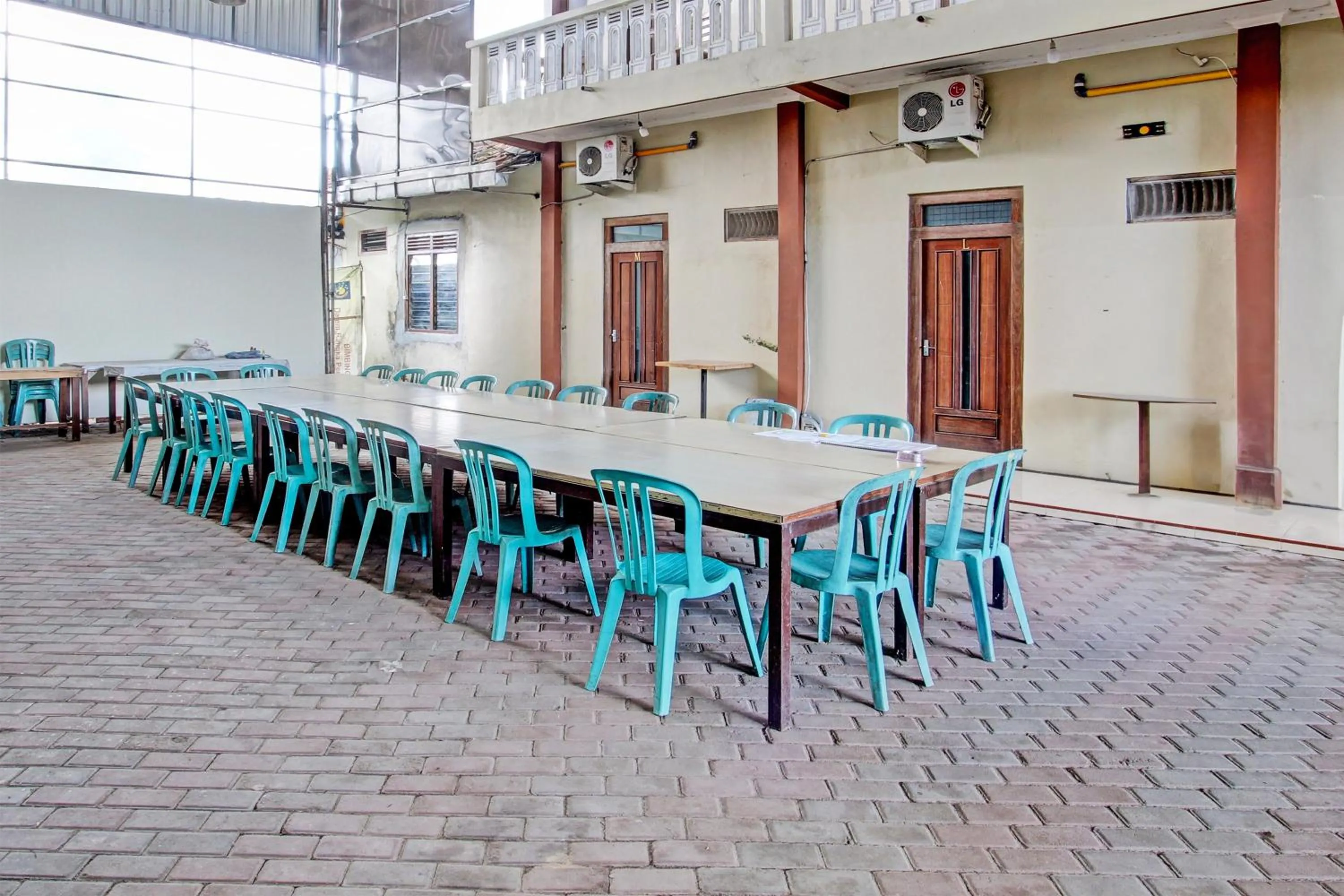 Lobby or reception in OYO 93660 New Family Hotel Syariah