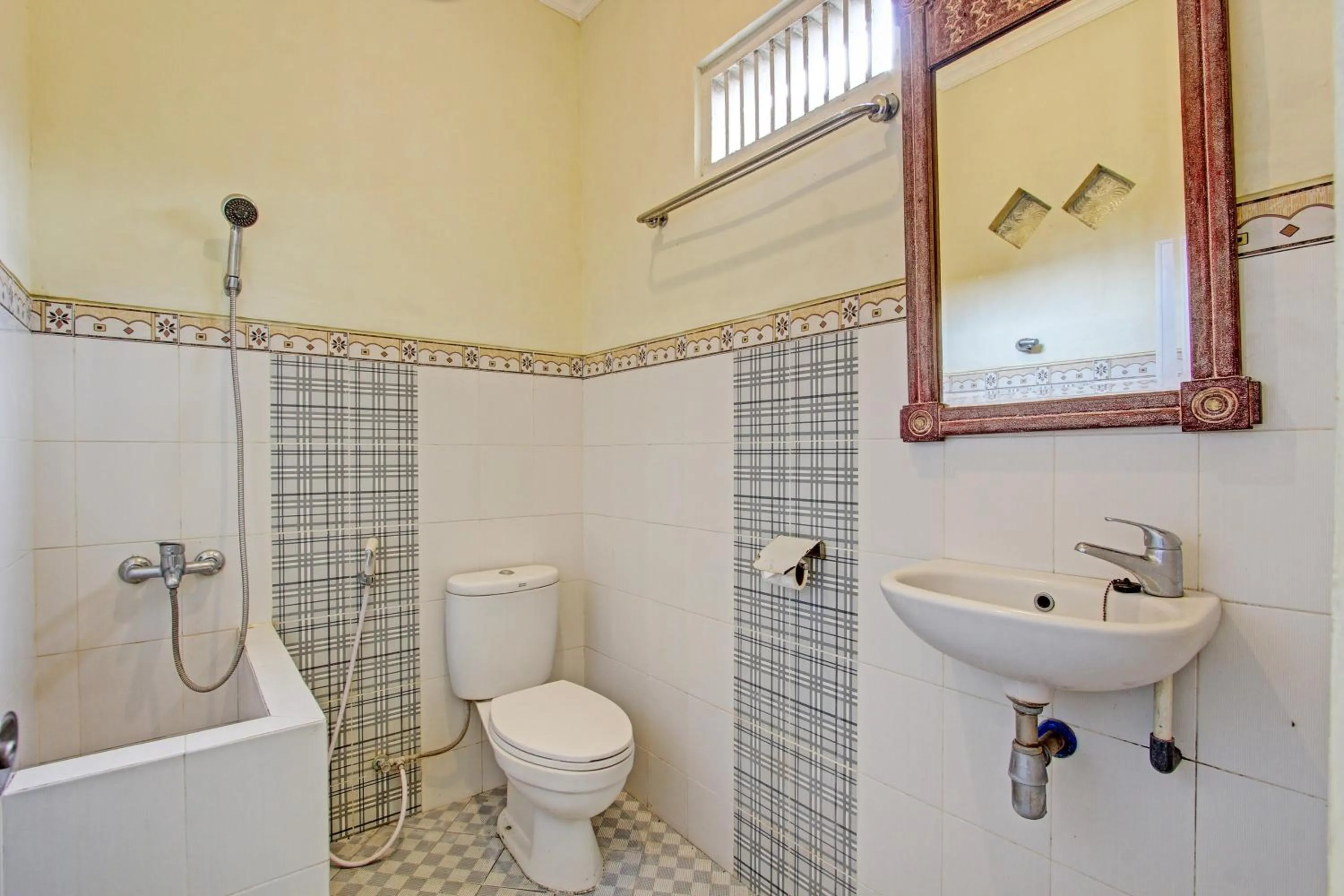 Bathroom in OYO 93660 New Family Hotel Syariah