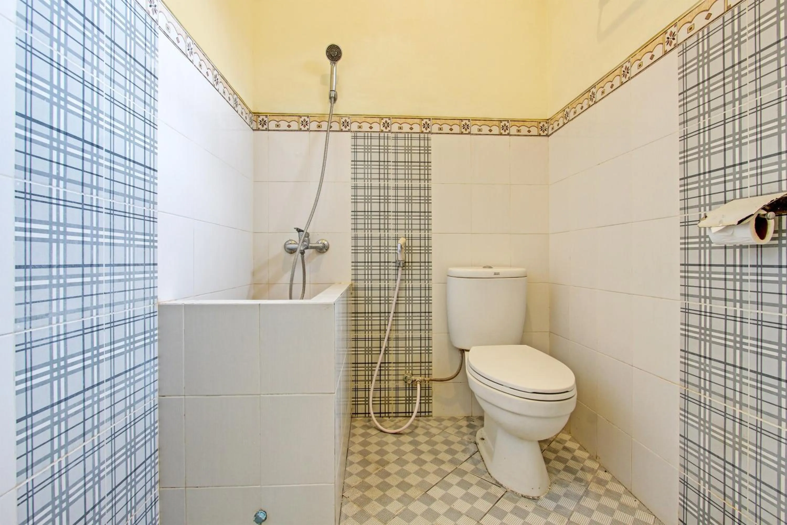 Bathroom in OYO 93660 New Family Hotel Syariah