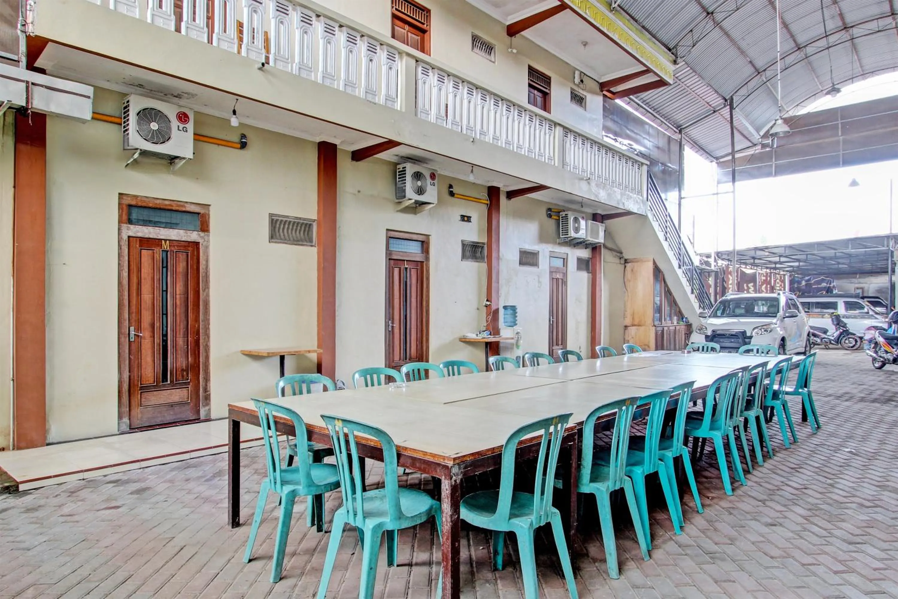 Lobby or reception in OYO 93660 New Family Hotel Syariah