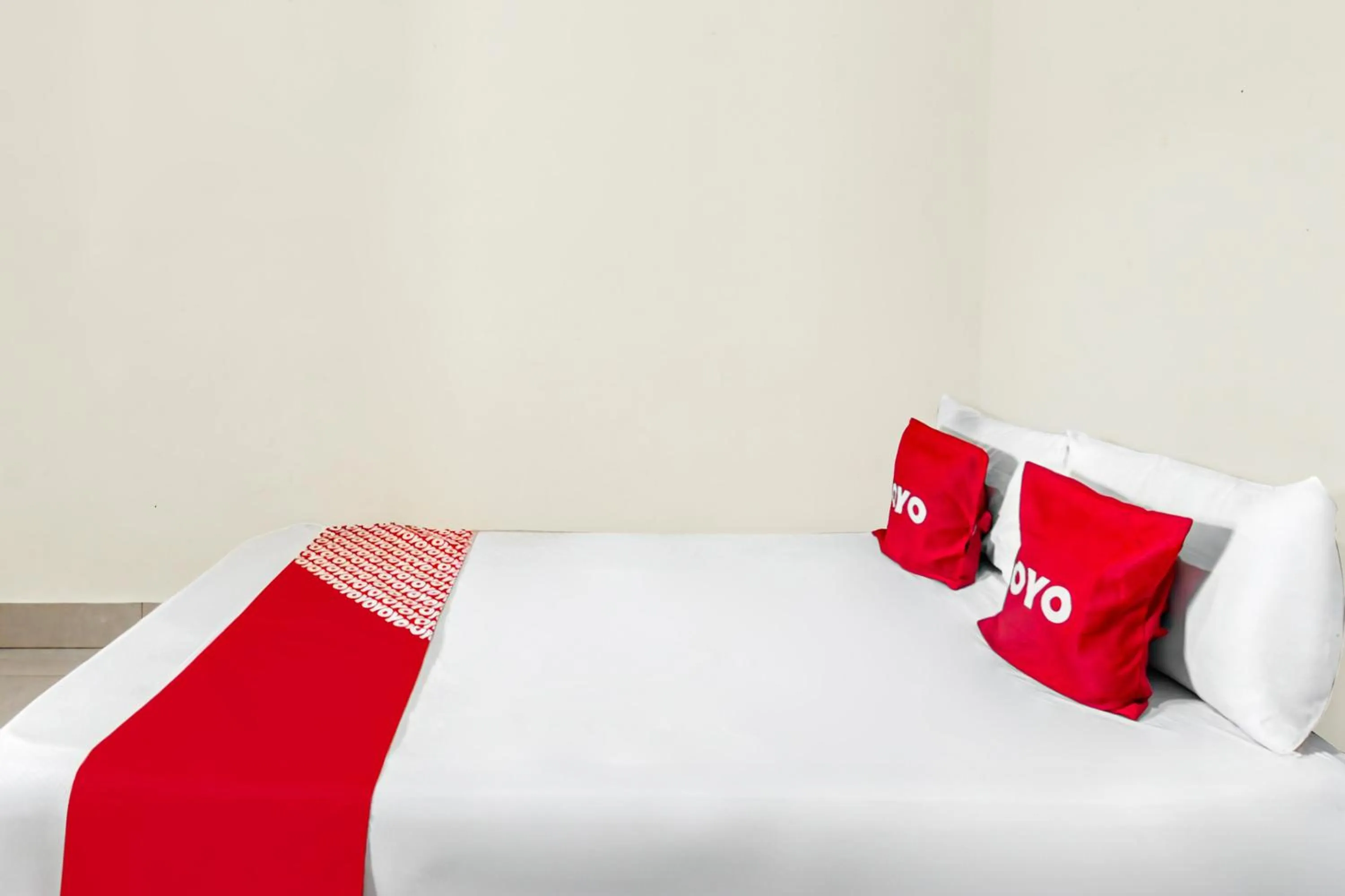 Bedroom, Bed in Hotel O Puri Batu Bolong