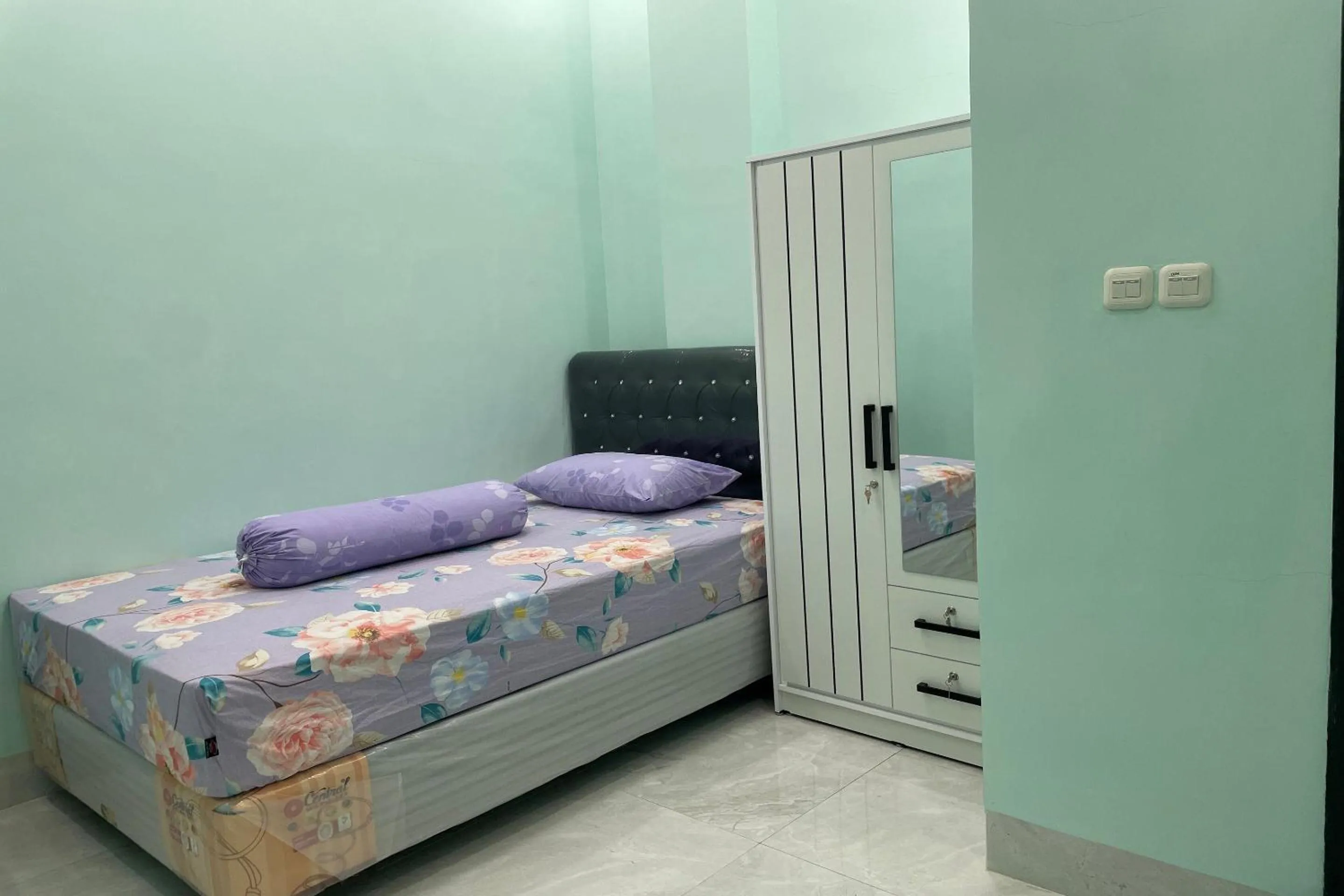 Bedroom, Bed in Hotel O Homestay Purirano