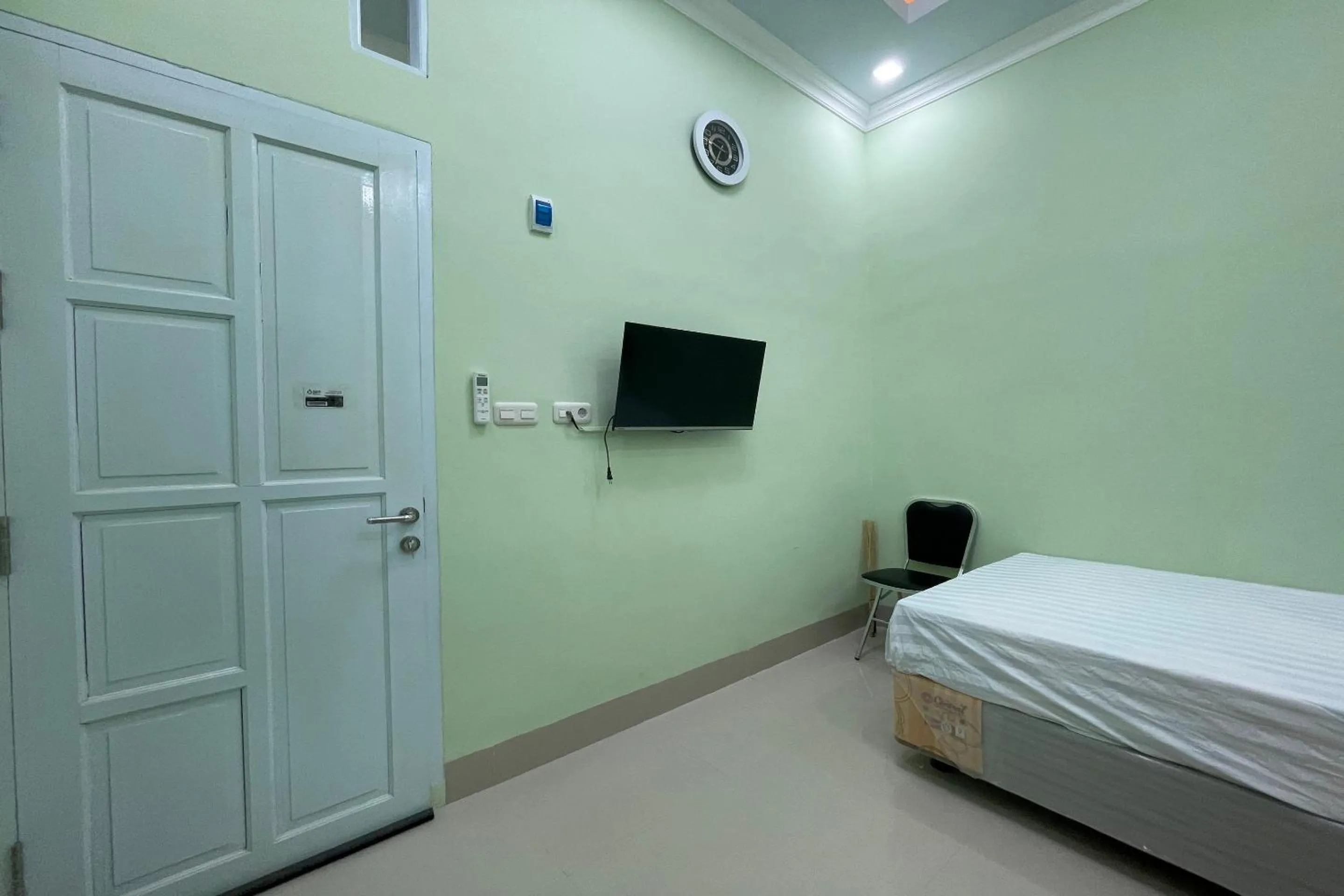 Bedroom, Bed in Hotel O Homestay Purirano