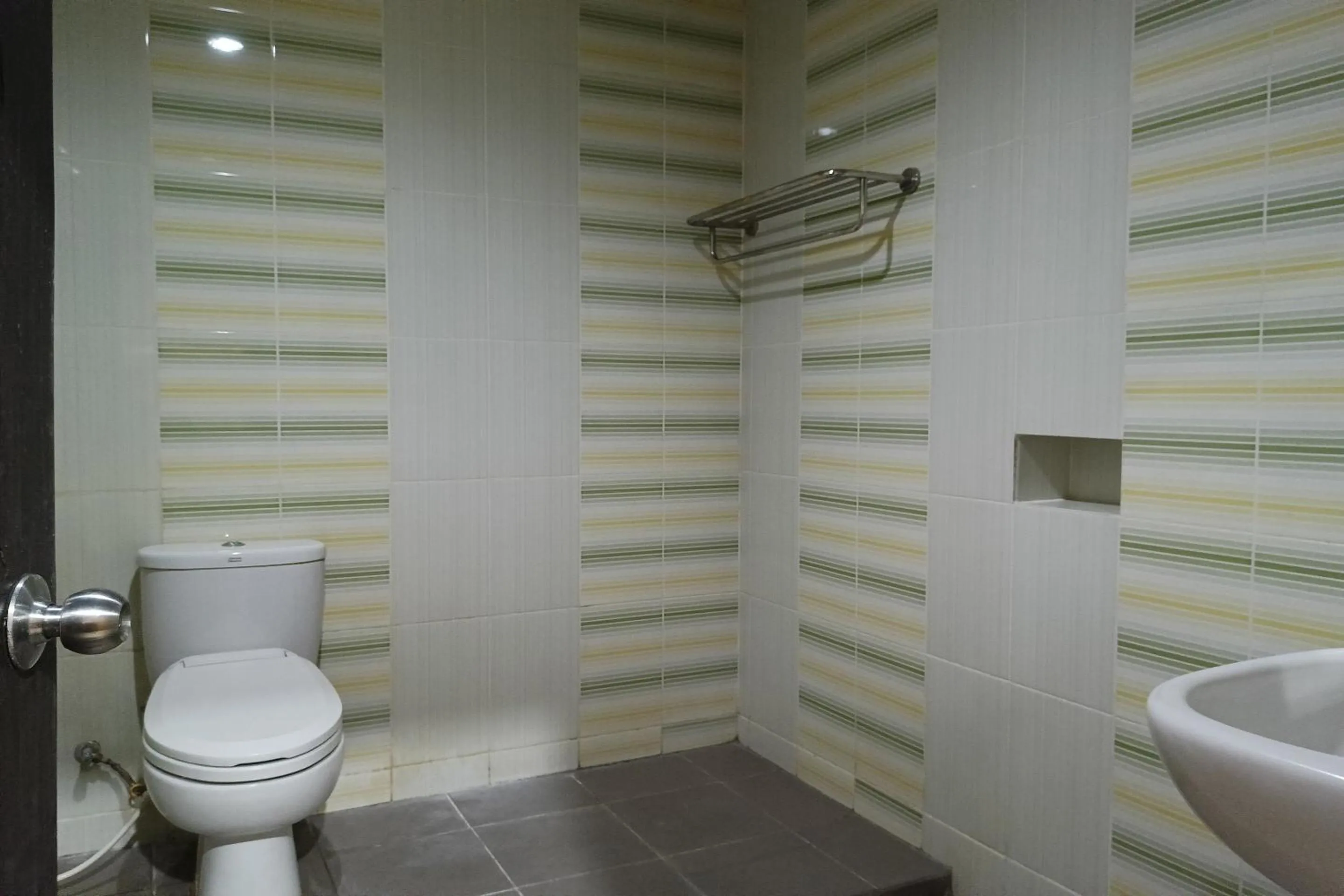 Bathroom in Hotel O Puri Homestay