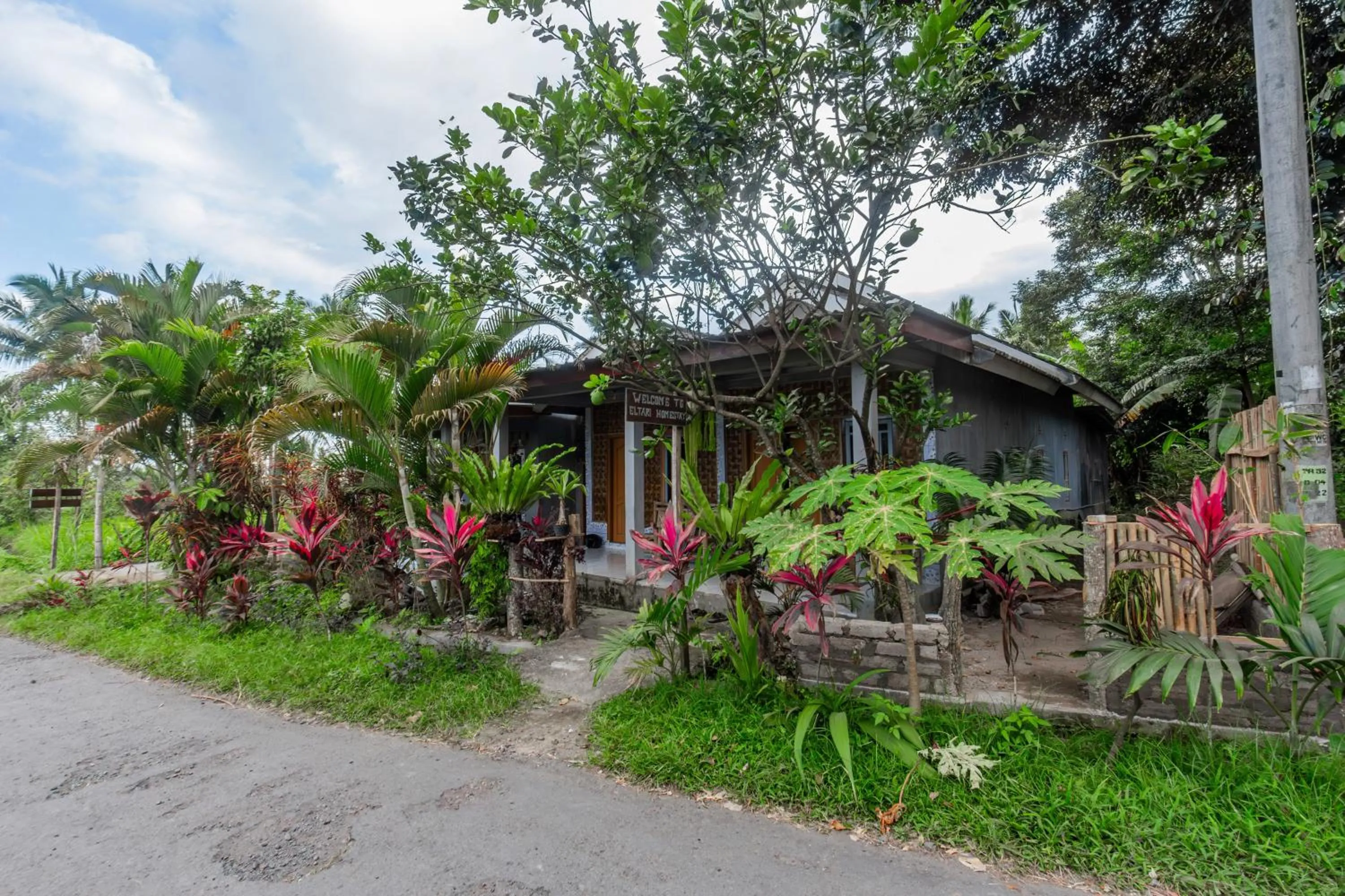 Facade/entrance in Hotel O Lestari Homestay