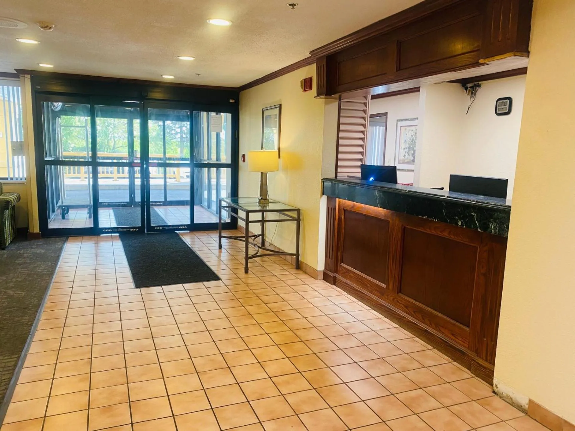 Lobby or reception in Norwood Inn Statefair Grounds