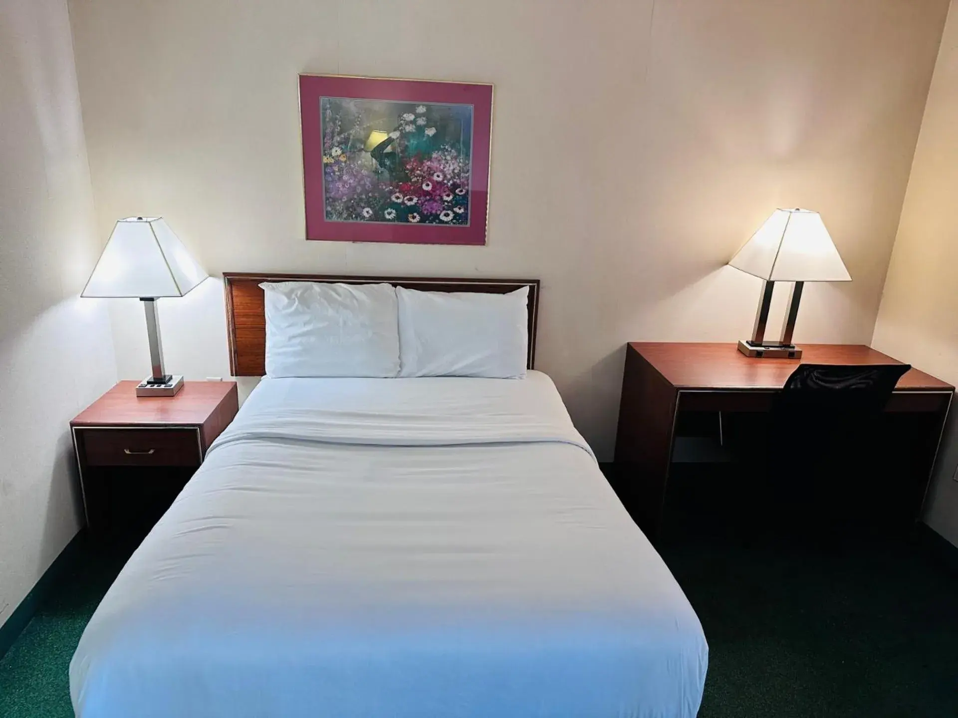 Standard King Room in Norwood Inn Statefair Grounds Standard King Room in Norwood Inn Statefair Grounds