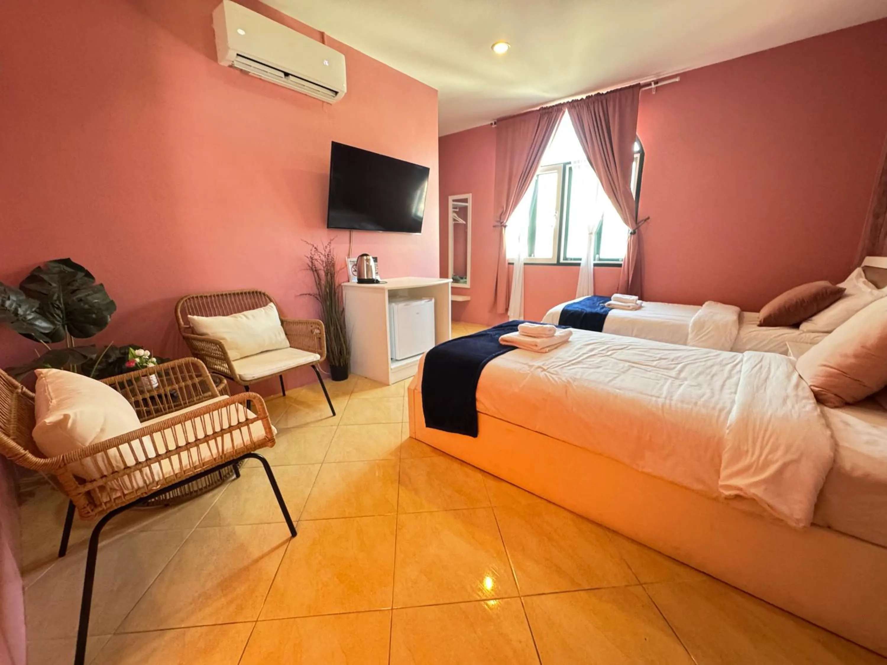 Photo of the whole room, Bed in Venice Hotel Hua Hin