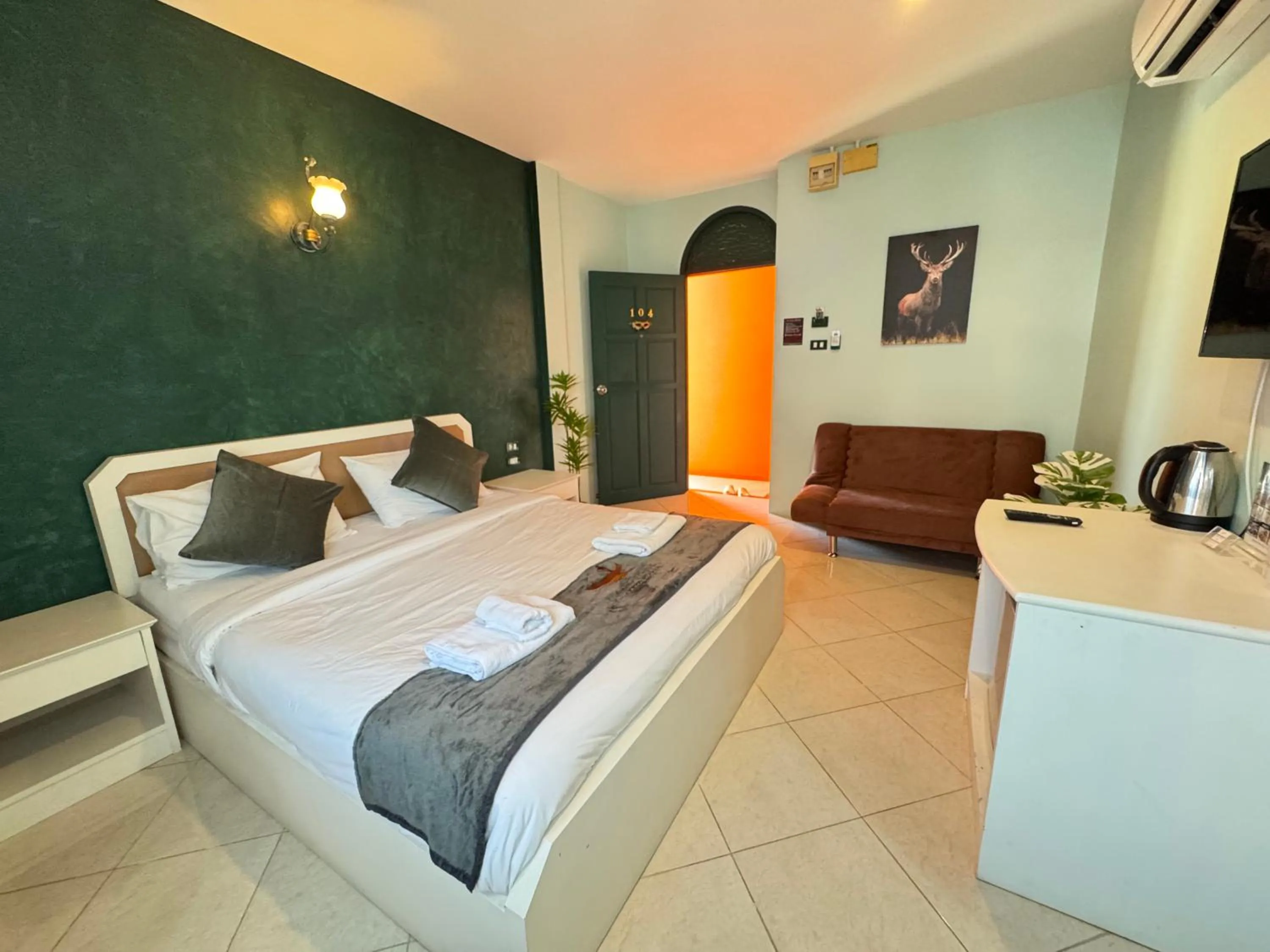 Photo of the whole room, Bed in Venice Hotel Hua Hin