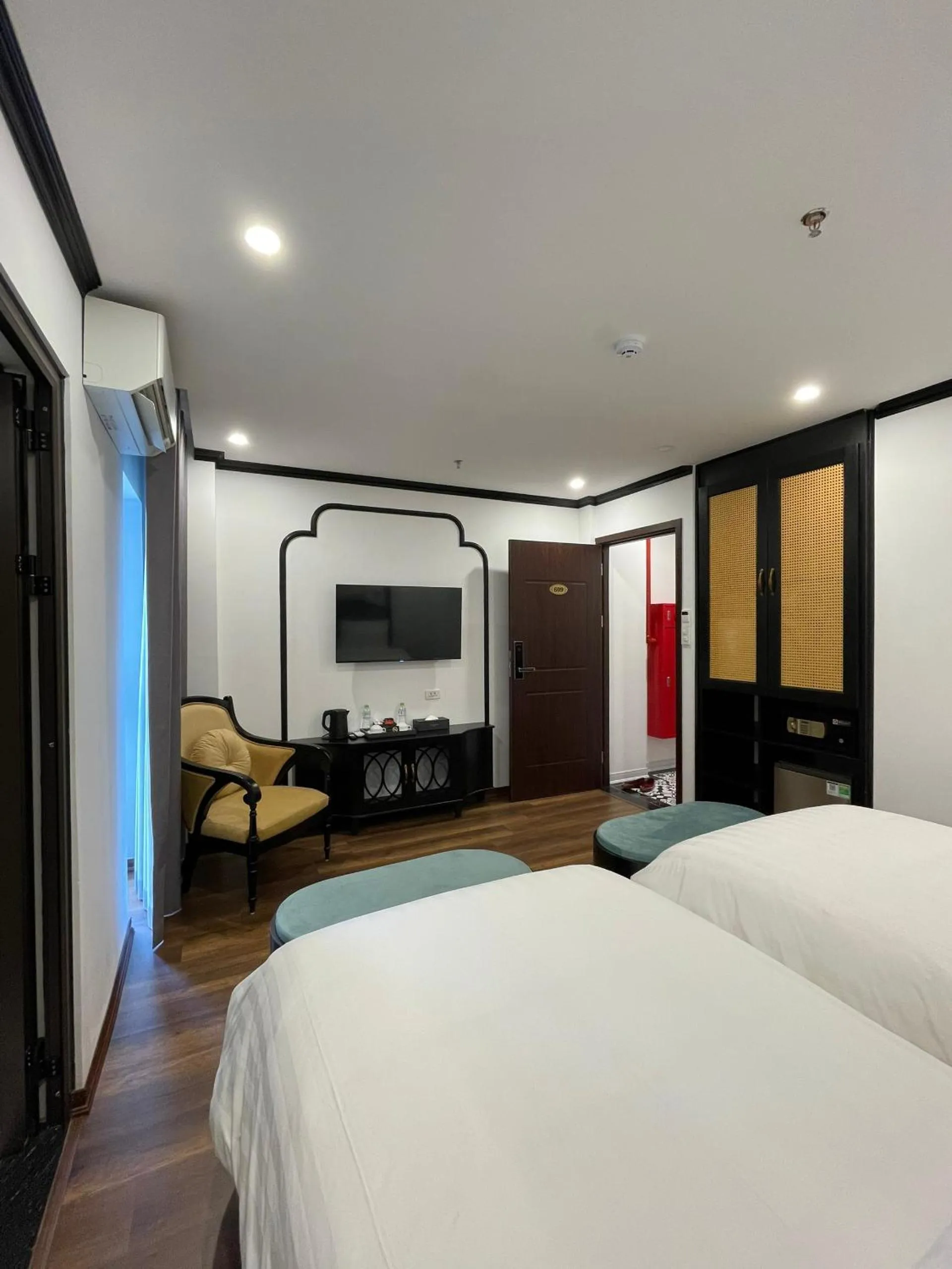 TV and multimedia, Bed in Aquarius Premium Hotel